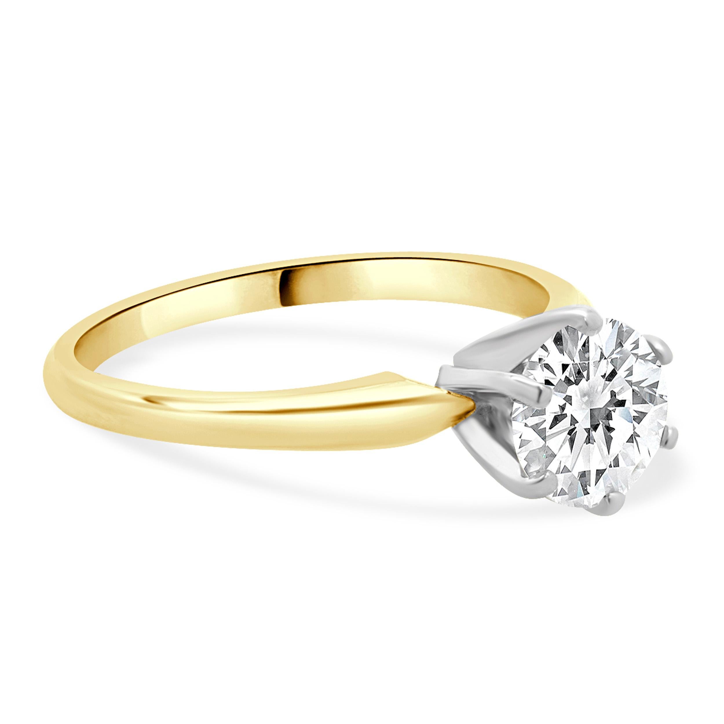 Taille ronde Bague de fiançailles en or jaune et blanc 14 carats avec diamants taille ronde en vente