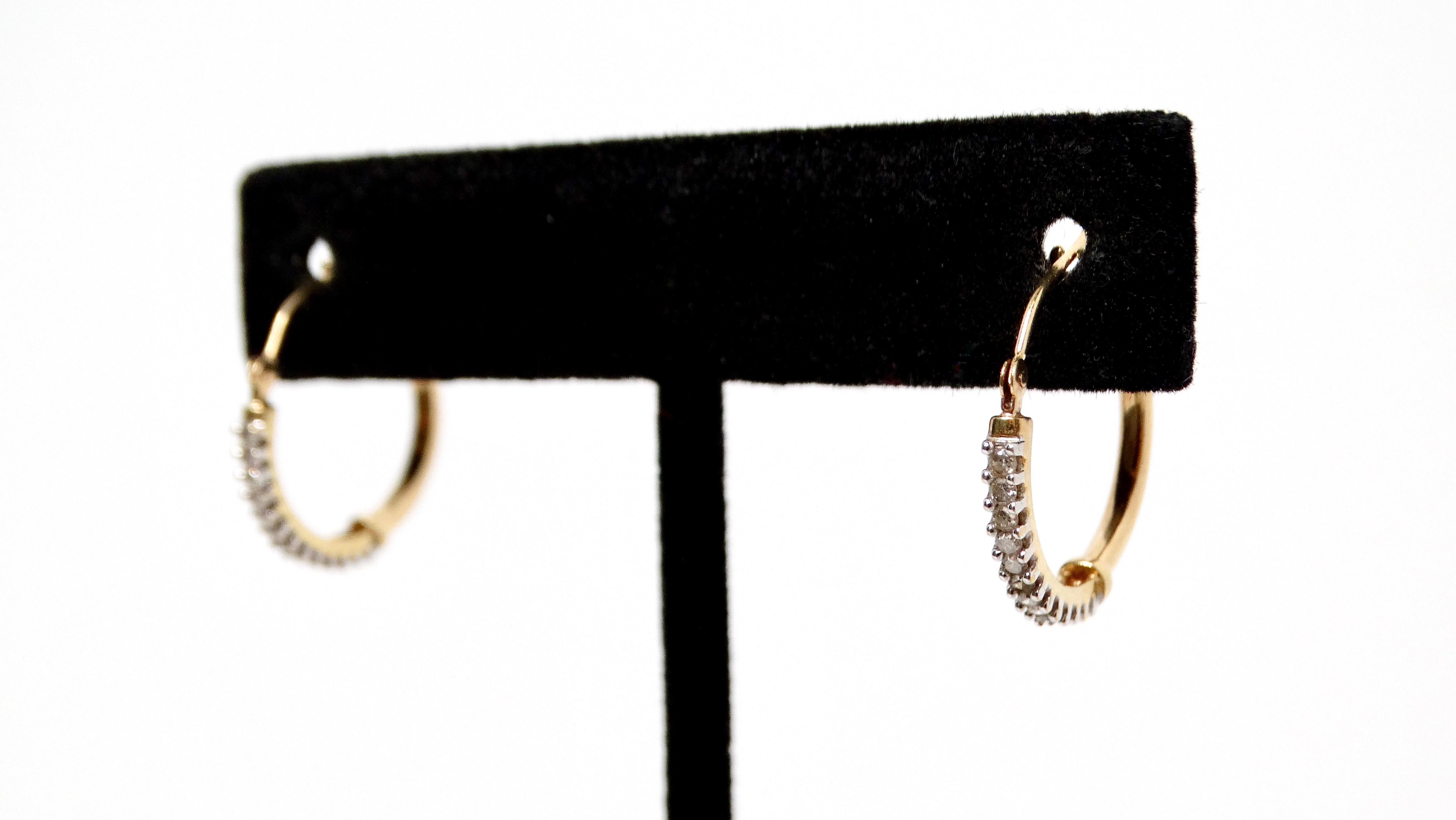 Petits anneaux en or jaune et blanc 14k avec diamants Unisexe en vente