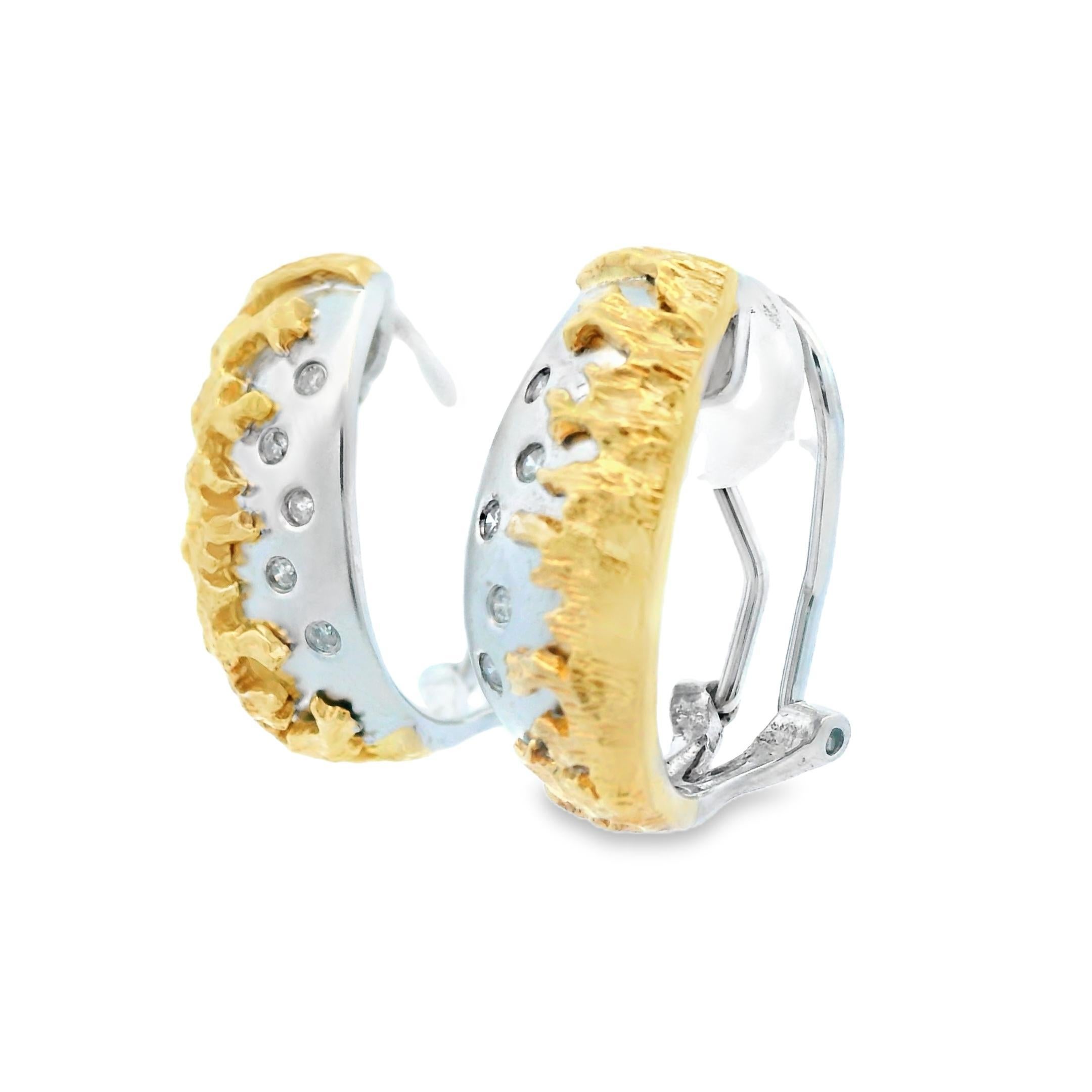 Taille ronde Boucles d'oreilles en or jaune et blanc 14k à deux tons de diamants en vente