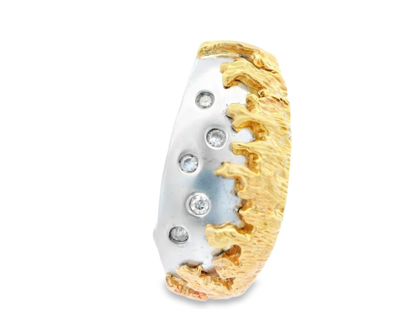 Boucles d'oreilles en or jaune et blanc 14k à deux tons de diamants Bon état - En vente à Lexington, KY