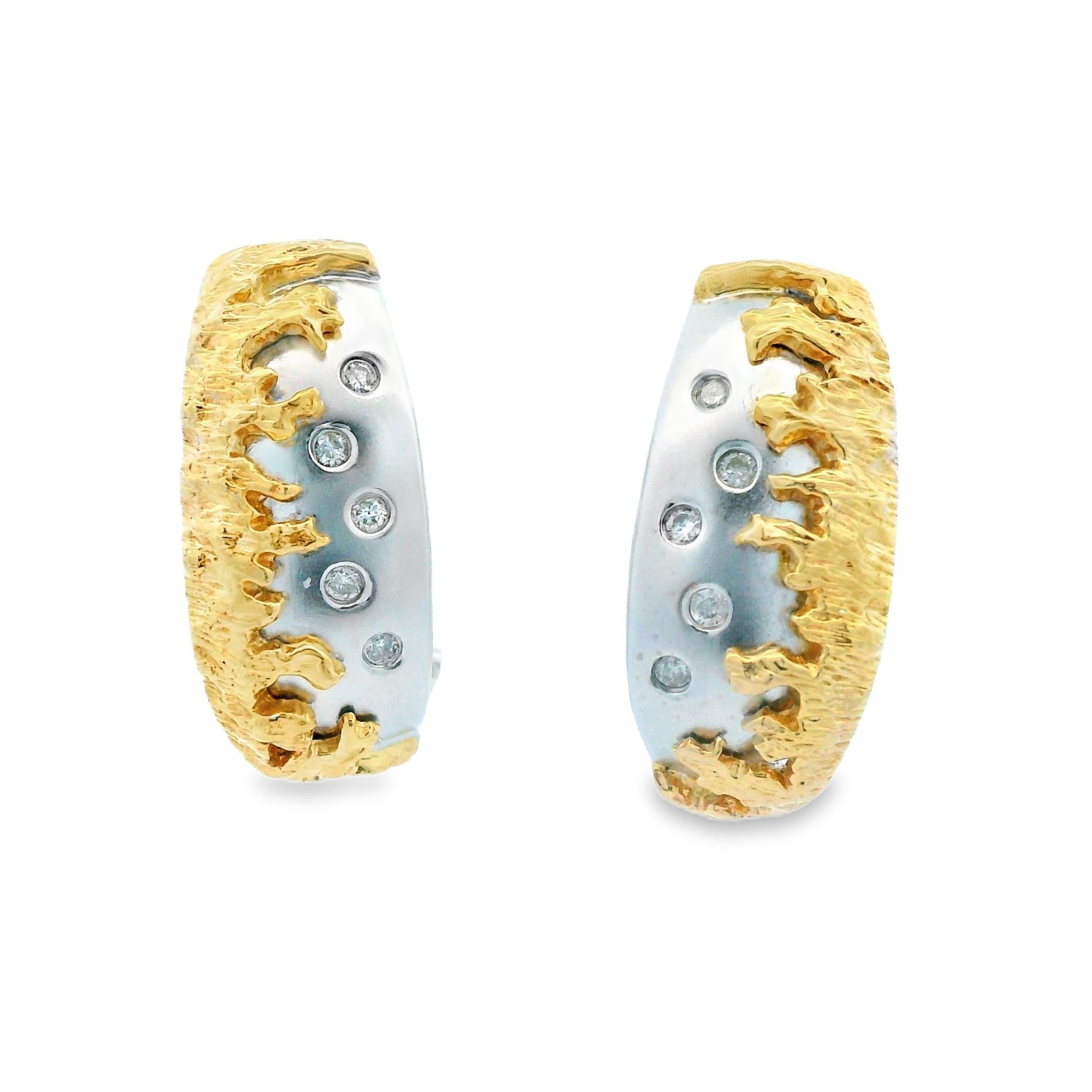 Boucles d'oreilles en or jaune et blanc 14k à deux tons de diamants en vente 2
