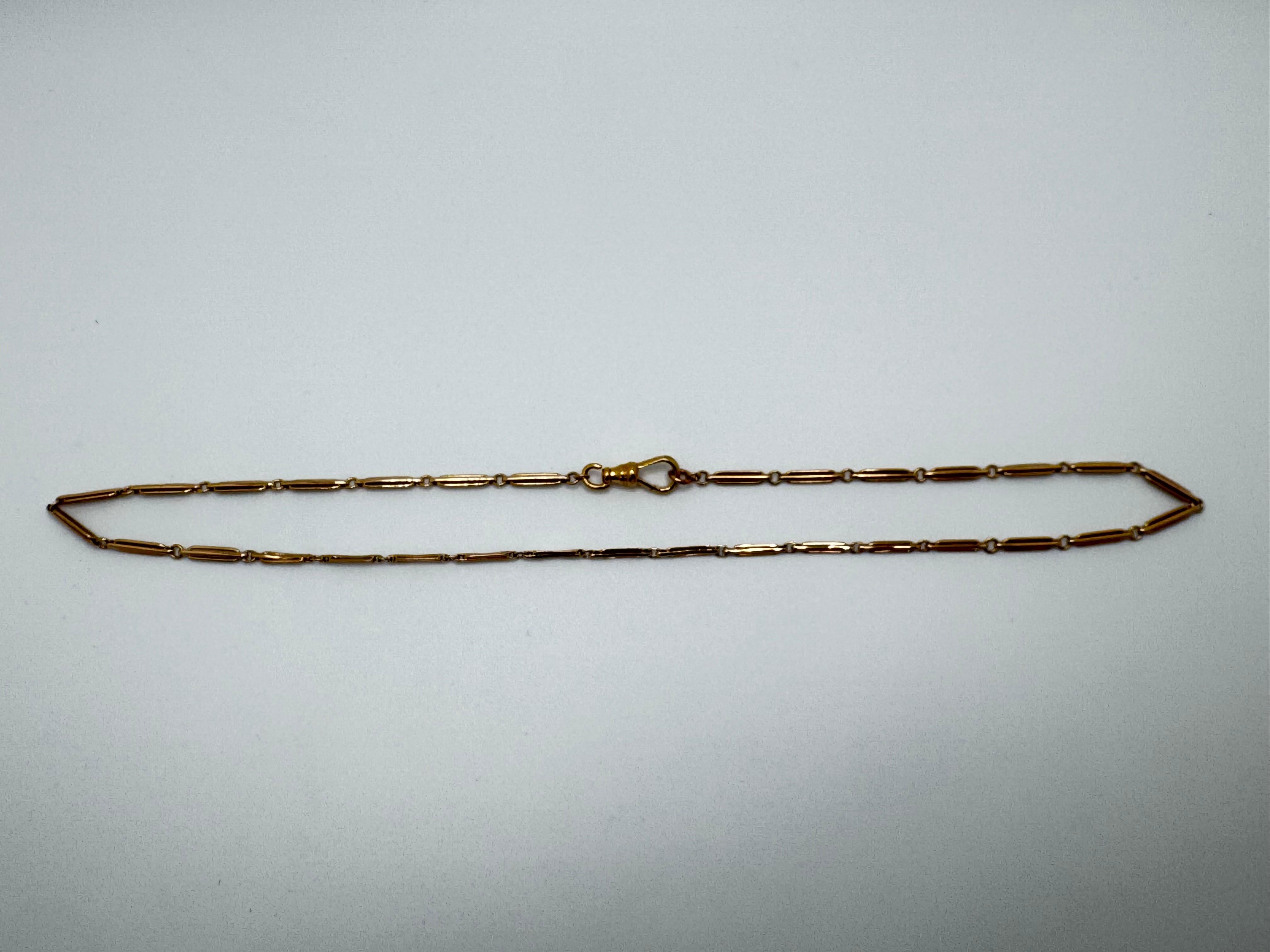 Diese Taschenuhrkette aus 14 Karat Gelbgold ist 20 Zoll lang und verfügt über klassische lange Glieder, die Haltbarkeit mit zeitlosem Stil verbinden. Das funktionelle und elegante Design umfasst einen Karabinerverschluss, der eine sichere