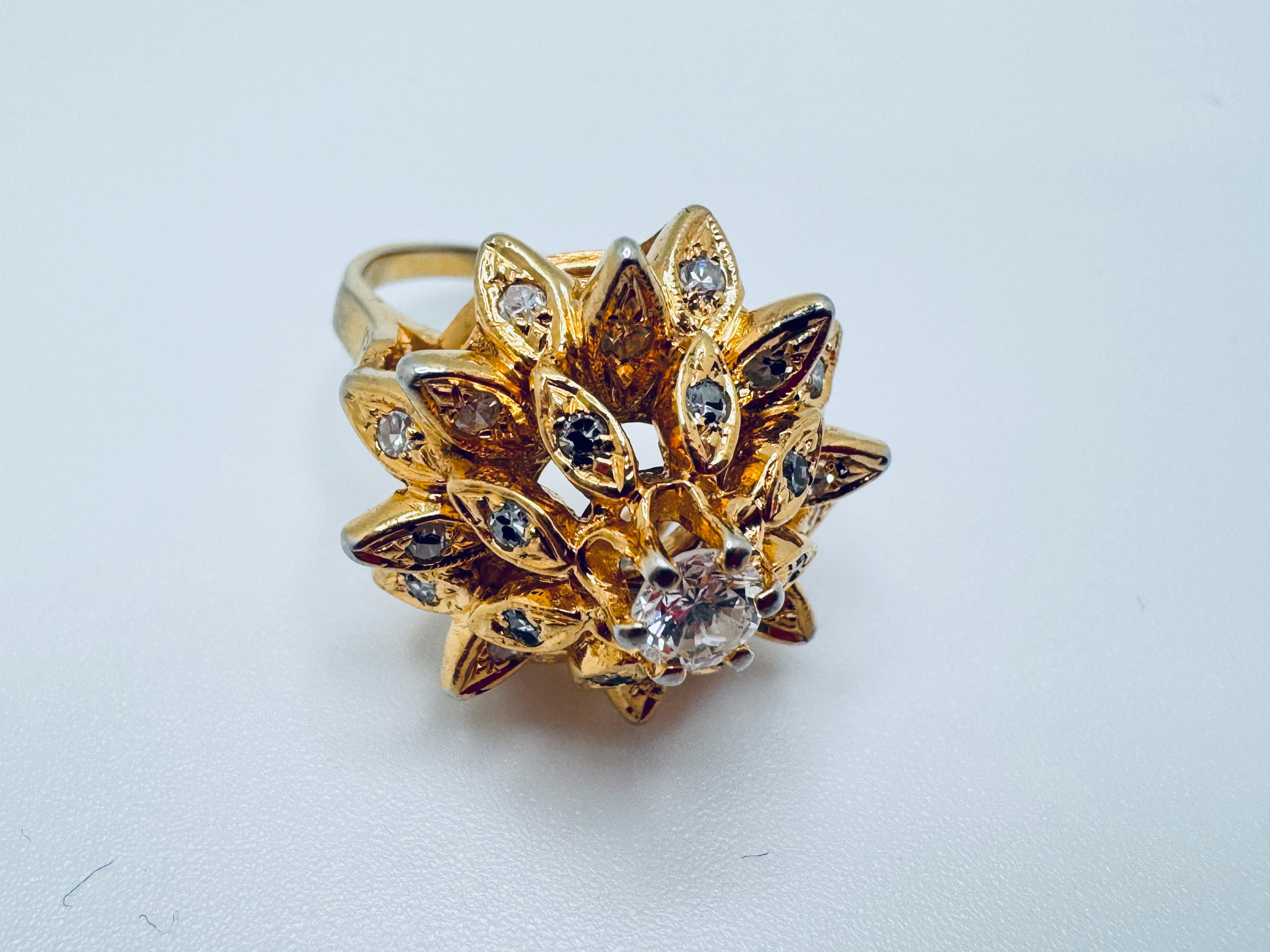 14K YG Diamant-Blumenring im Zustand „Gut“ im Angebot in Palm Desert, CA