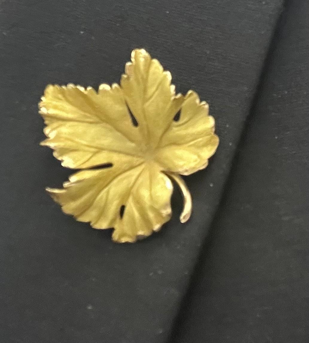 14k YG Tiffany Leaf Brooch In Good Condition For Sale In New York, NY