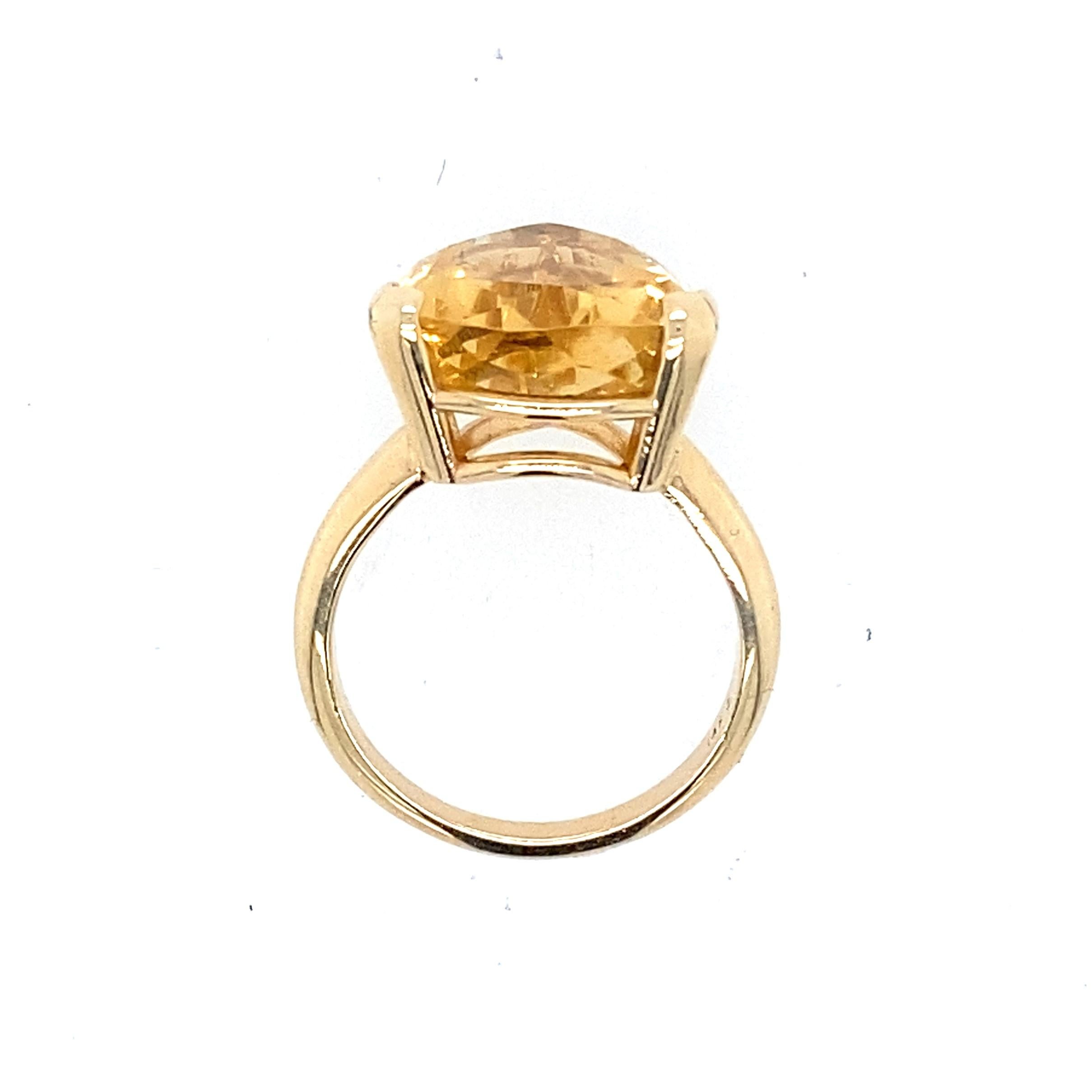 Bague cocktail en or jaune 14 carats avec citrine jaune taille trillion Bon état - En vente à Towson, MD