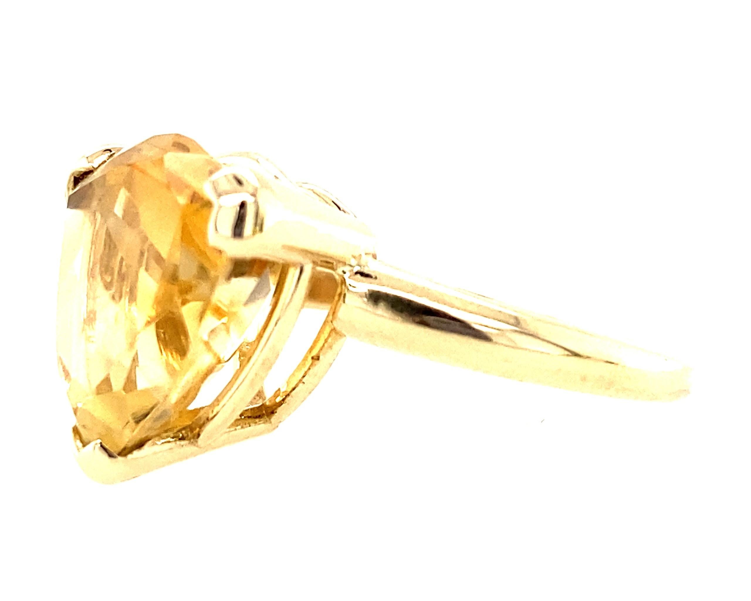 Bague cocktail en or jaune 14 carats avec citrine jaune taille trillion en vente 2