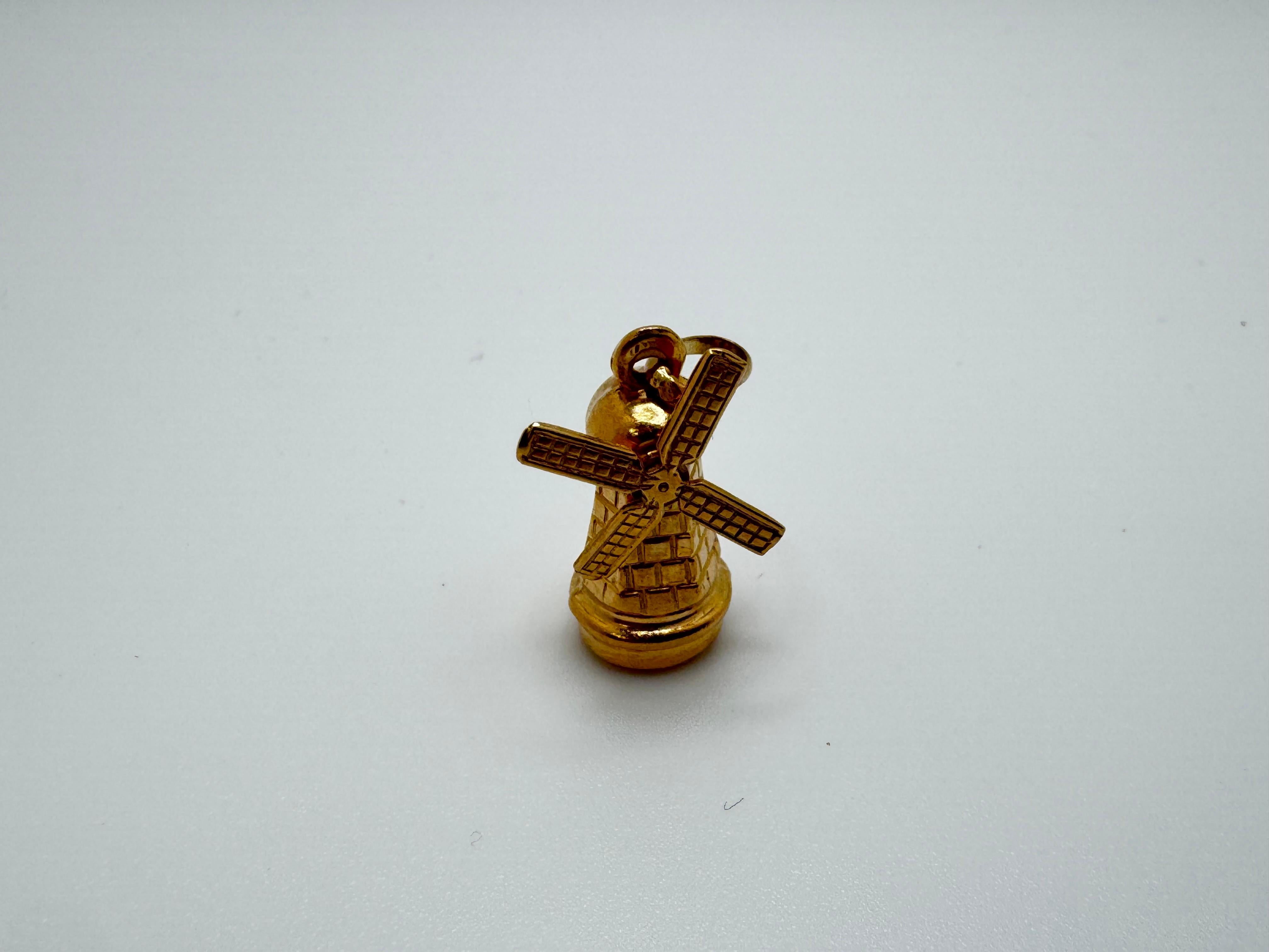 Ciondolo mulino a vento vintage 14K YG in vendita 1
