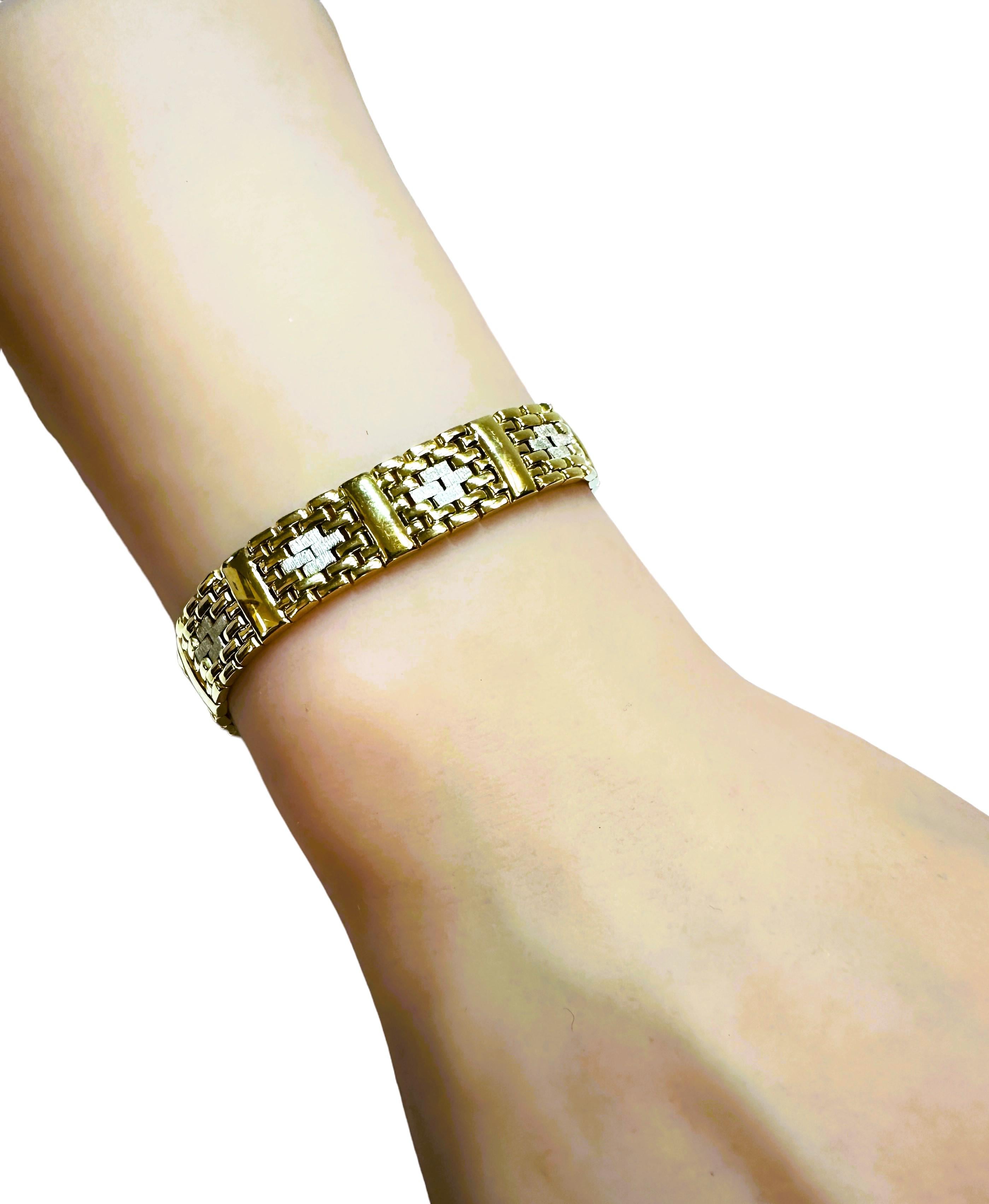 Bracelet italien moderne à maillons articulés en or 14 carats avec motif de croix 21,48 grammes en vente 6
