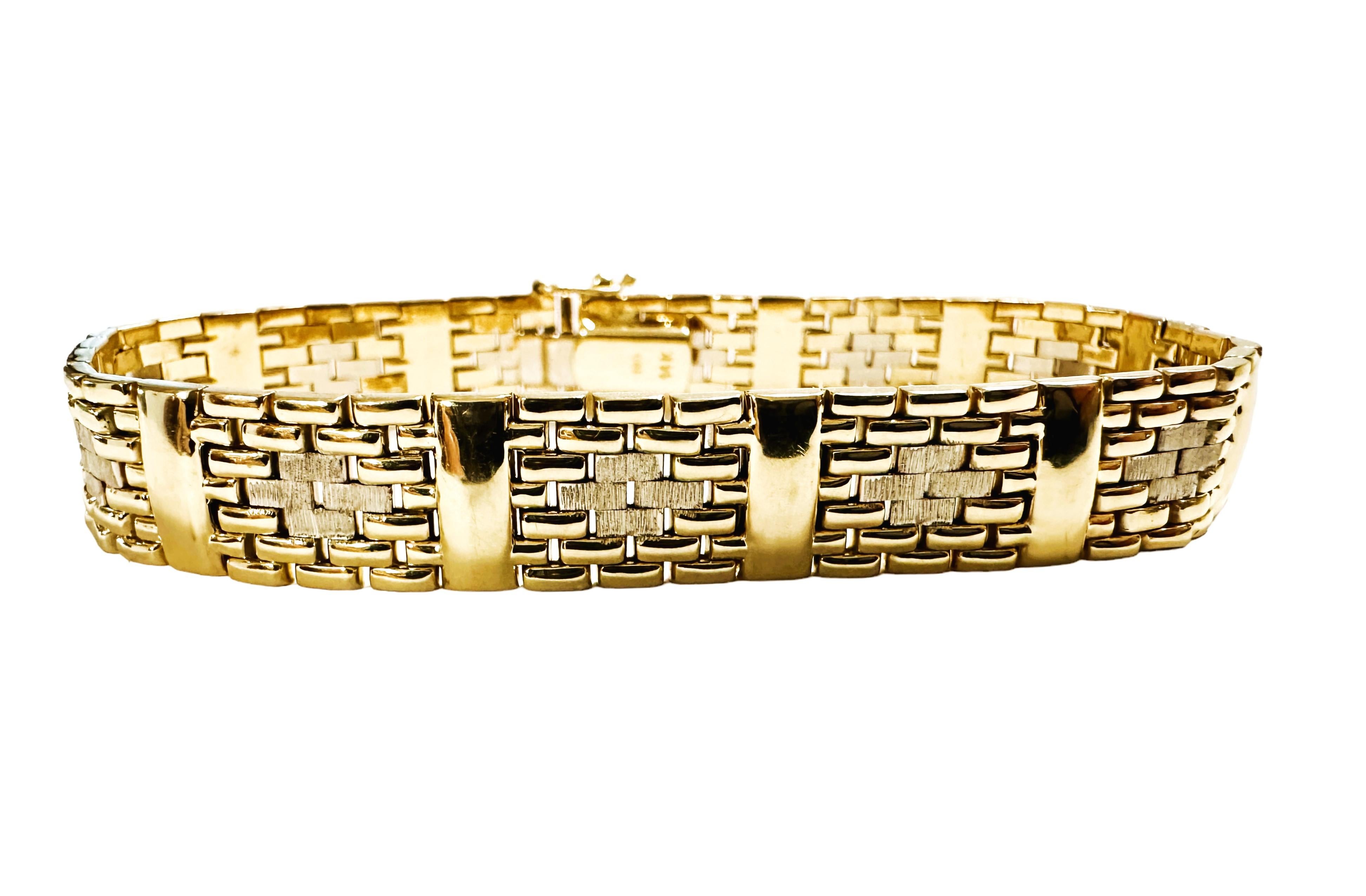 Bracelet italien moderne à maillons articulés en or 14 carats avec motif de croix 21,48 grammes en vente 7