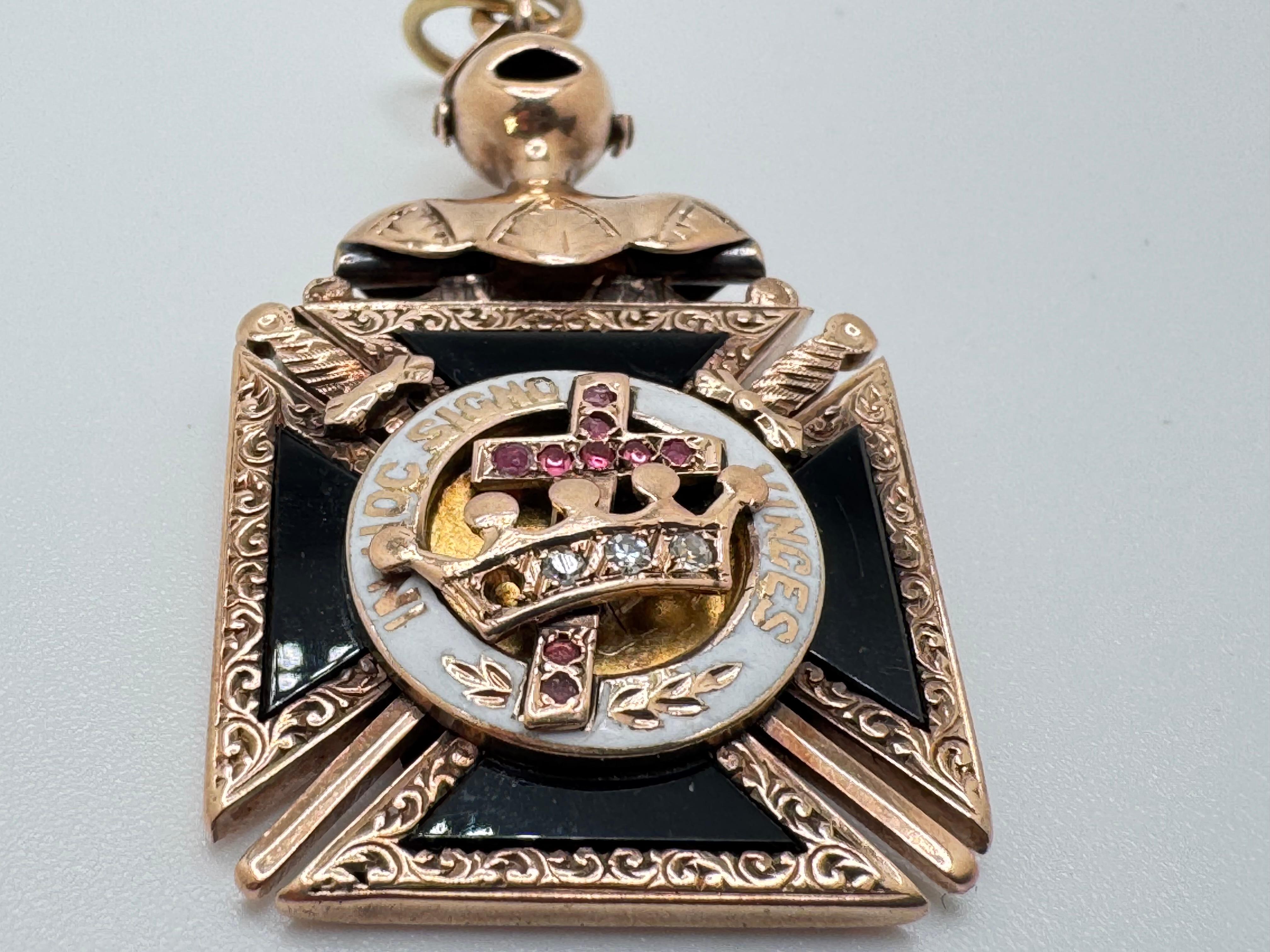 Pendentif de chevalier ancien de 14 carats Bon état - En vente à Palm Desert, CA