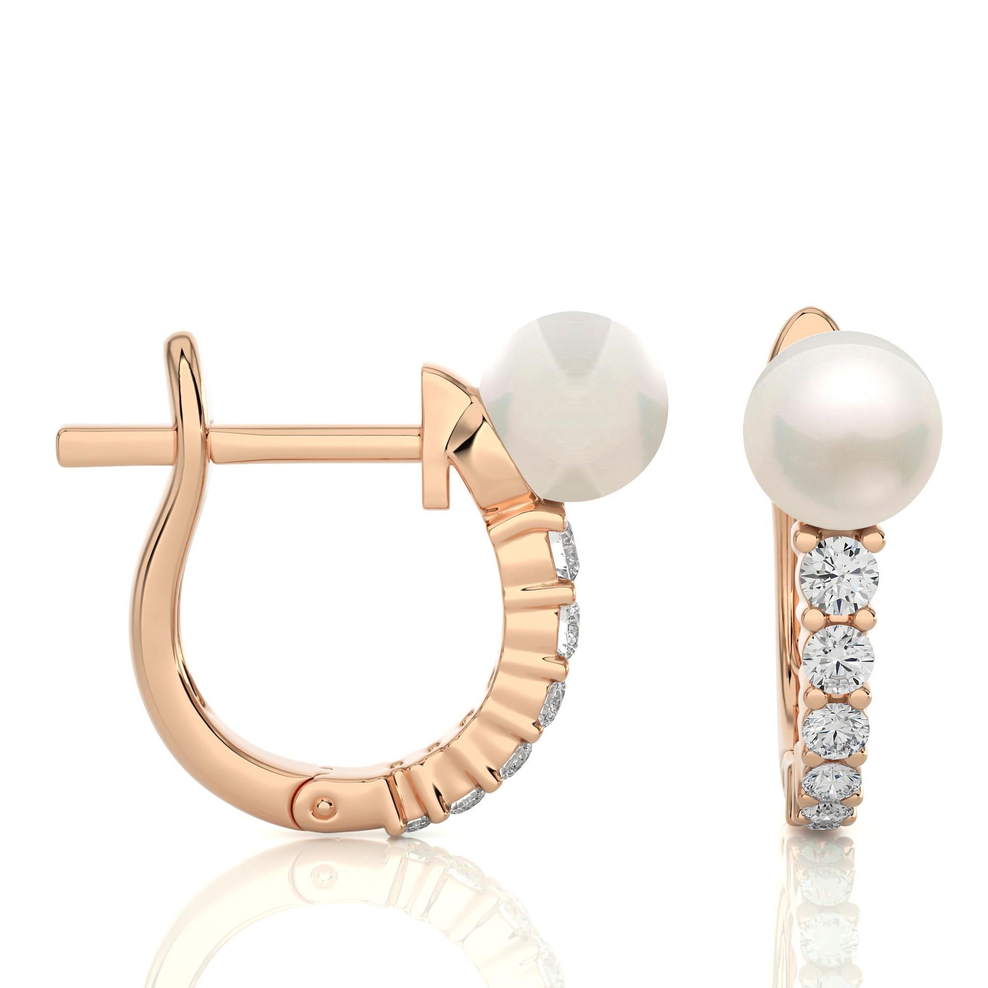 14KR Gold - Modern Diamond And Pearl Huggie Earrings (0.27 Ct). In New Condition For Sale In New York, NY