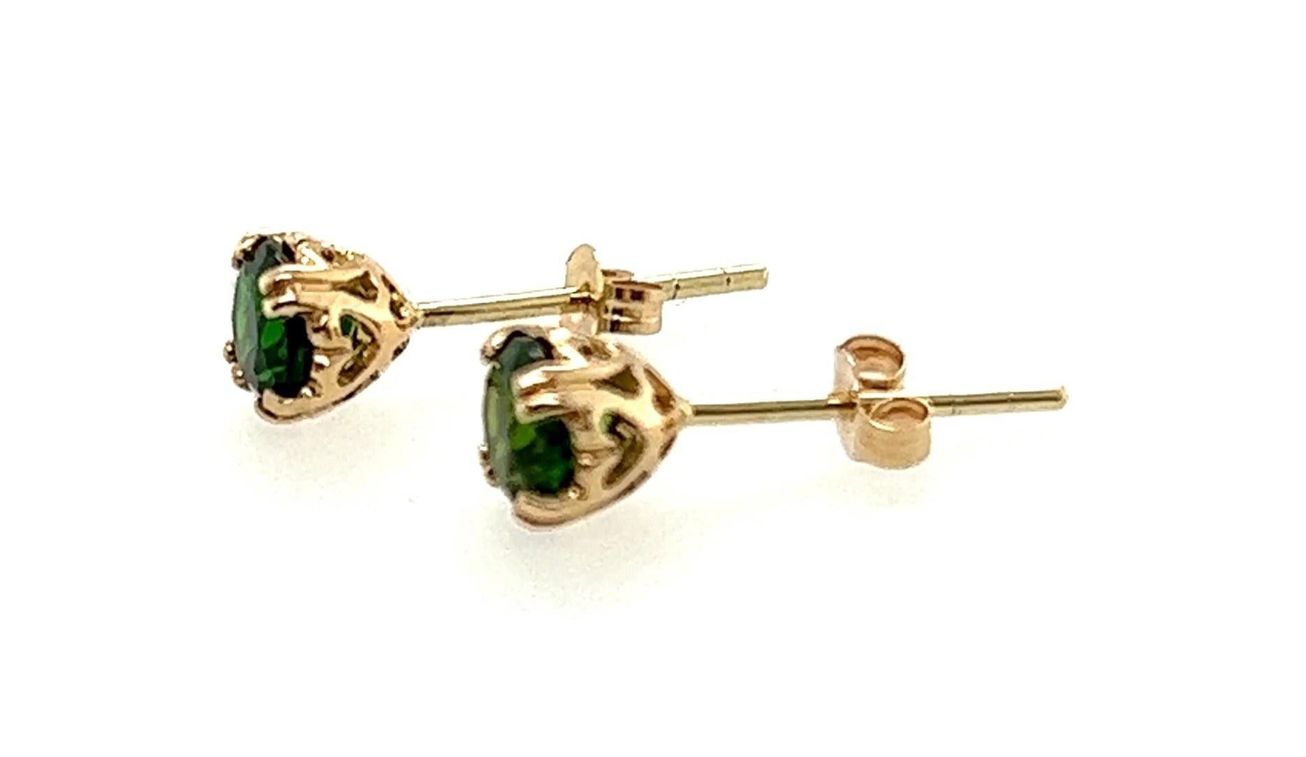 14kt 1.08 Carat Peridot Stud Earrings  In Good Condition For Sale In Towson, MD