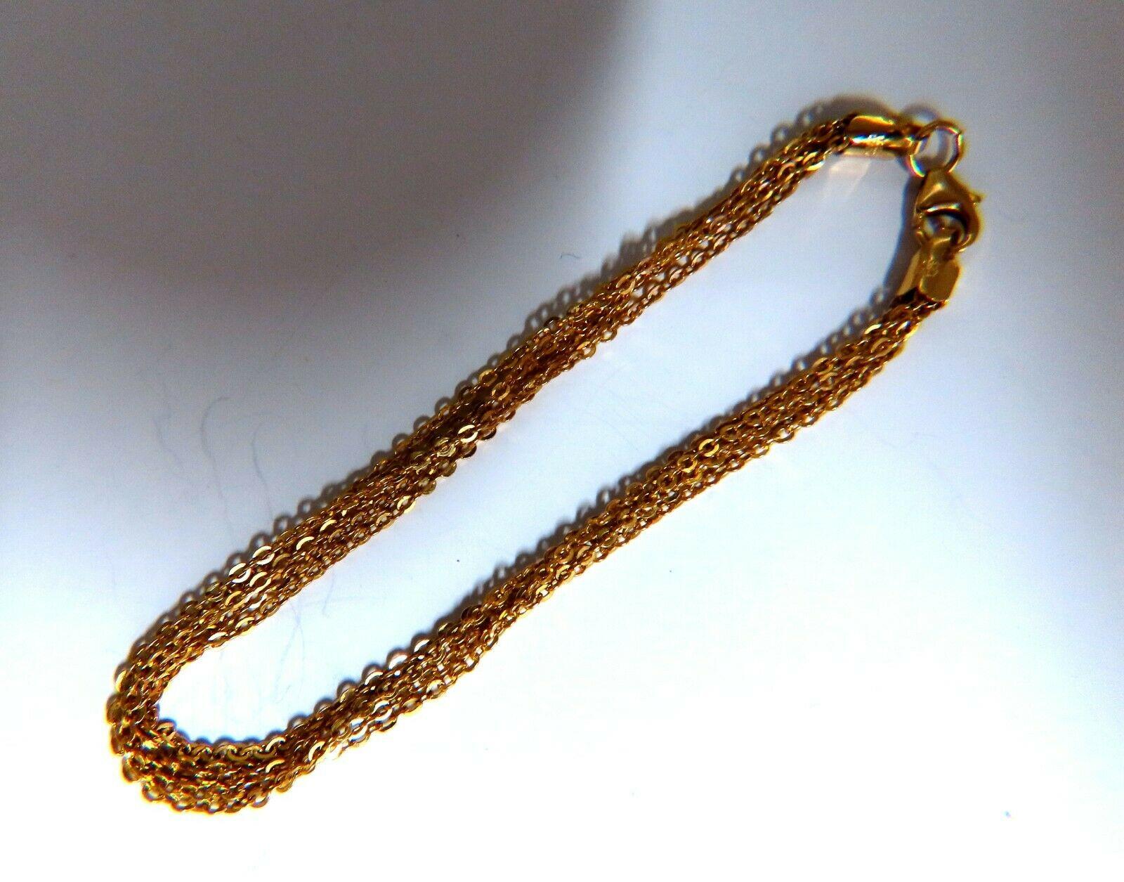 Classic 5 chain link bracelet

1mm caliber each chain

14 karat yellow gold 2.8 grams

Chain measure 7 inch

Secure lock