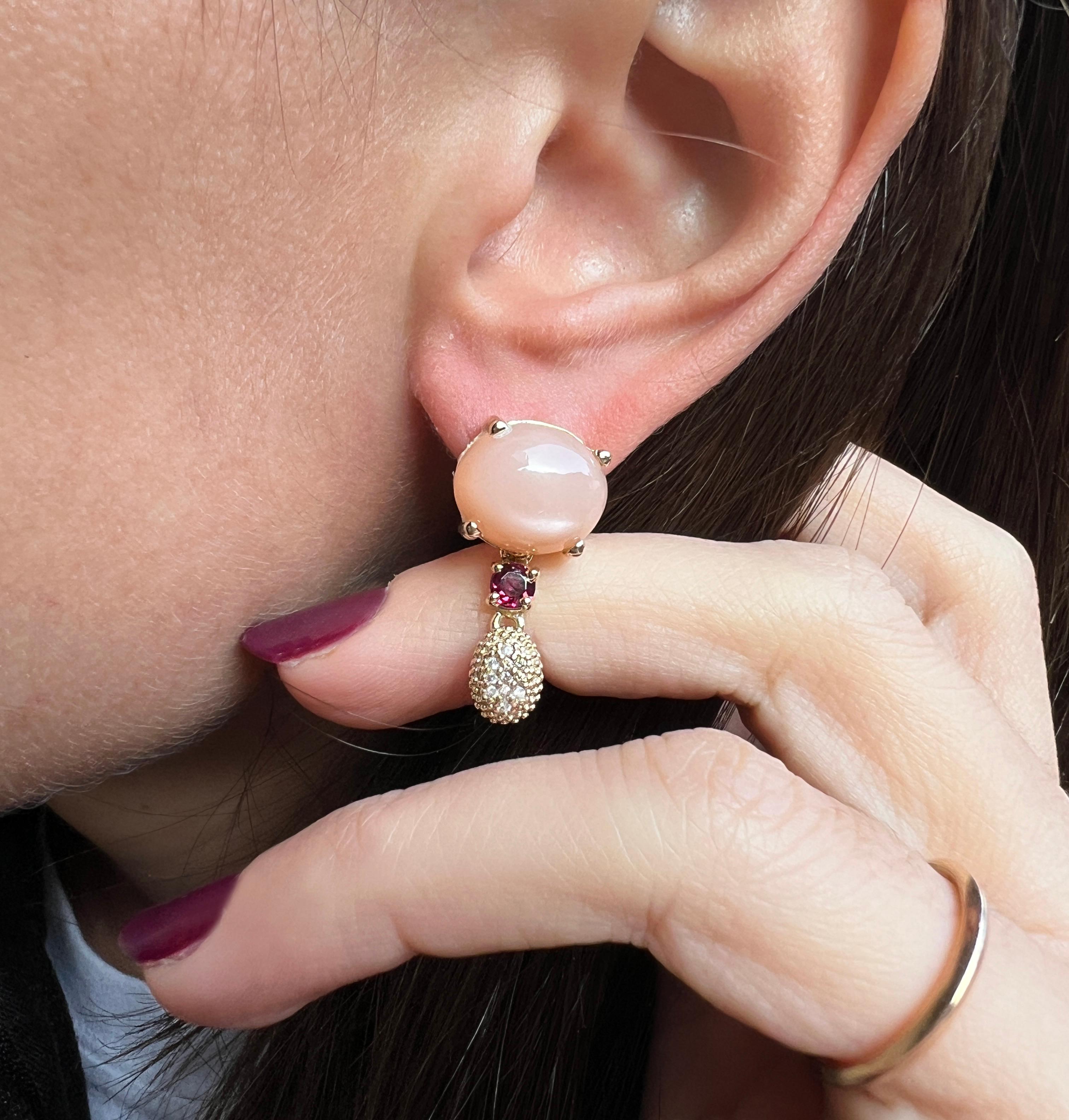 14Kt und 18kt Roségold Ohrringe Teil der neuen Kollektion 2024 von Designer Gisella handgefertigte Stücke, gepflegt in den kleinsten Details, zart und raffinierte Farbkombination. Die Juwelen der Firma Stanoppi sind unverkennbar und zeichnen sich