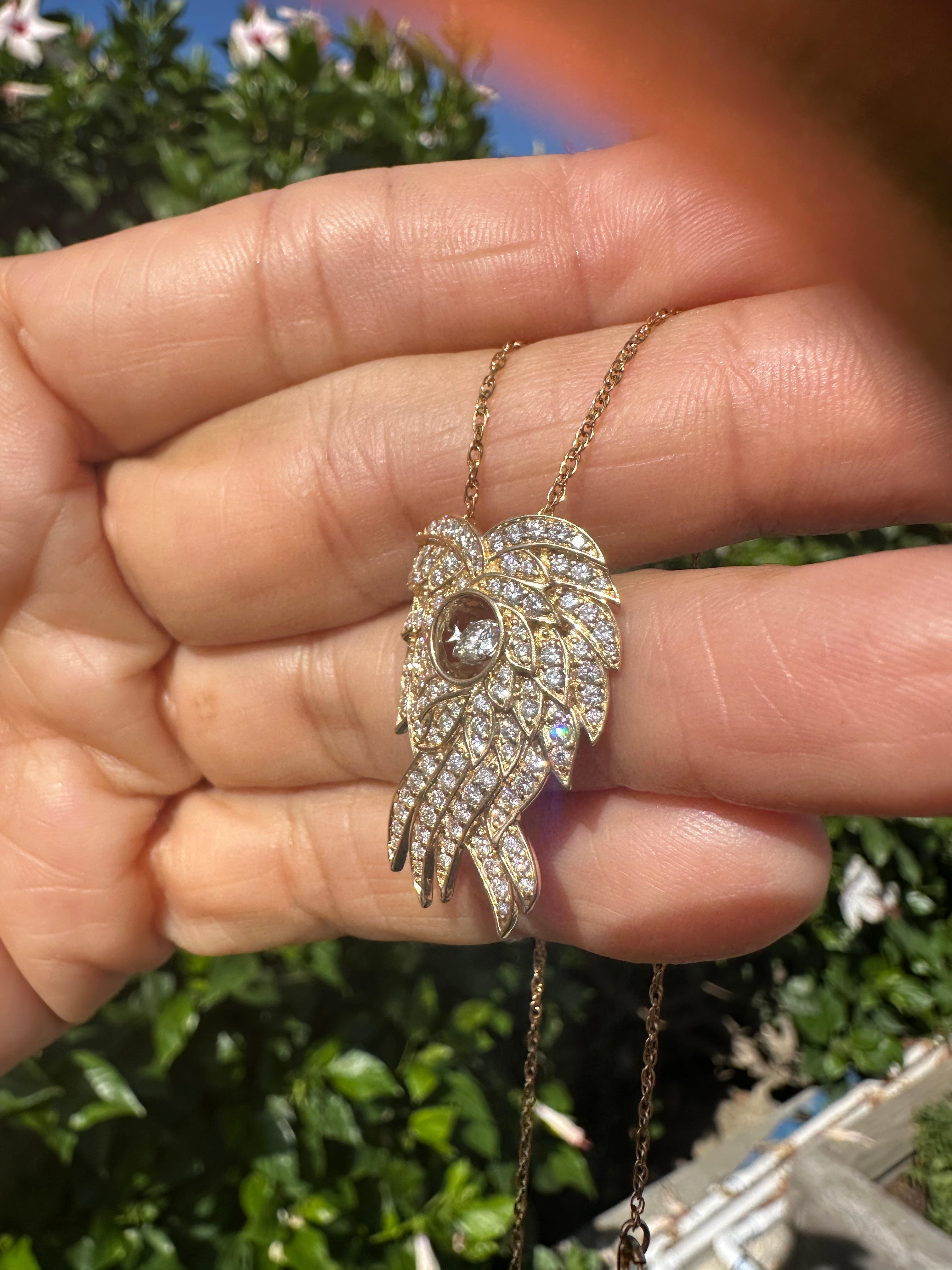 Contemporaneo Ciondolo girevole ad ala d'angelo 14kt con diamante da 2,00 carati in vendita