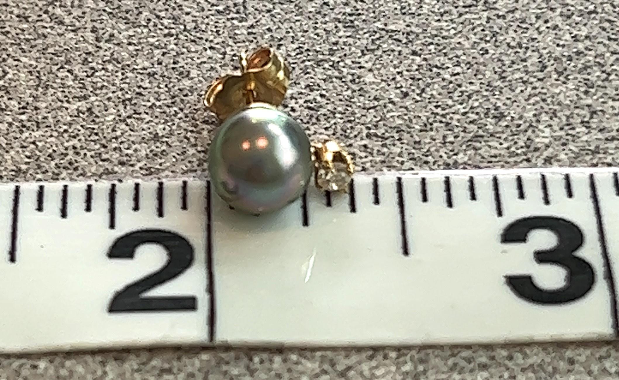 14kt Black Pearl and Diamond Stud Earrings In Good Condition In Towson, MD