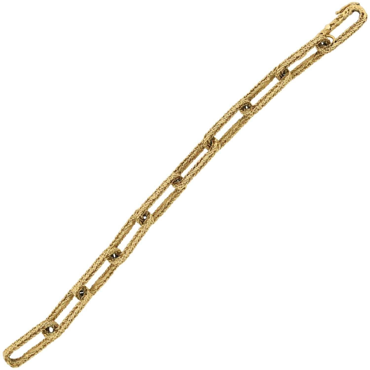 A stunning 1960s era signed Cellino gold link bracelet. This beautiful piece is crafted in vibrant 14kt yellow gold and comprised of ten elongated paperclip links which come together to form a bold, flexible bracelet. Each link displays an