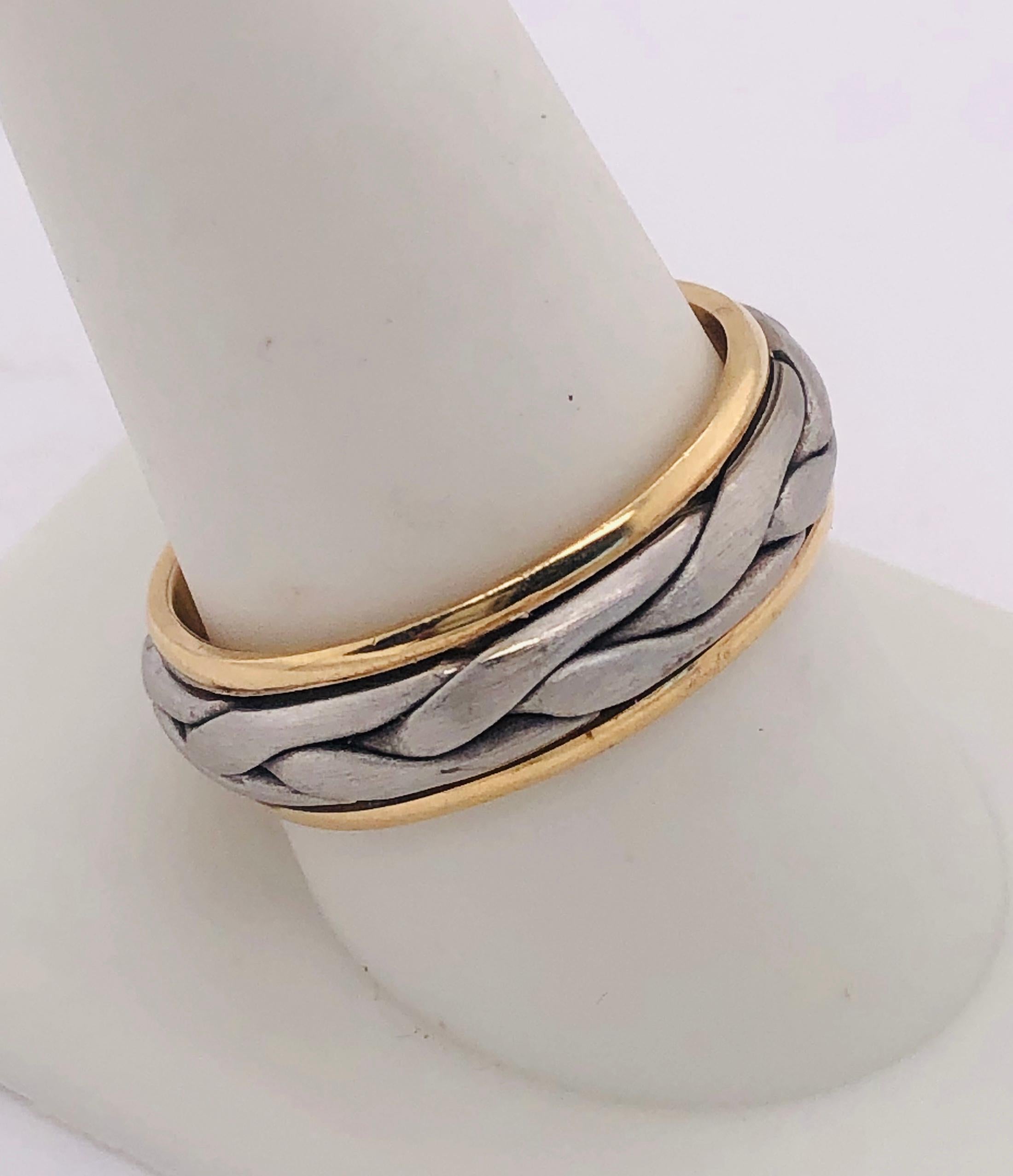 14 Karat Braided Two-Tone Yellow and White Gold Ring Wedding Band In Good Condition For Sale In Stamford, CT