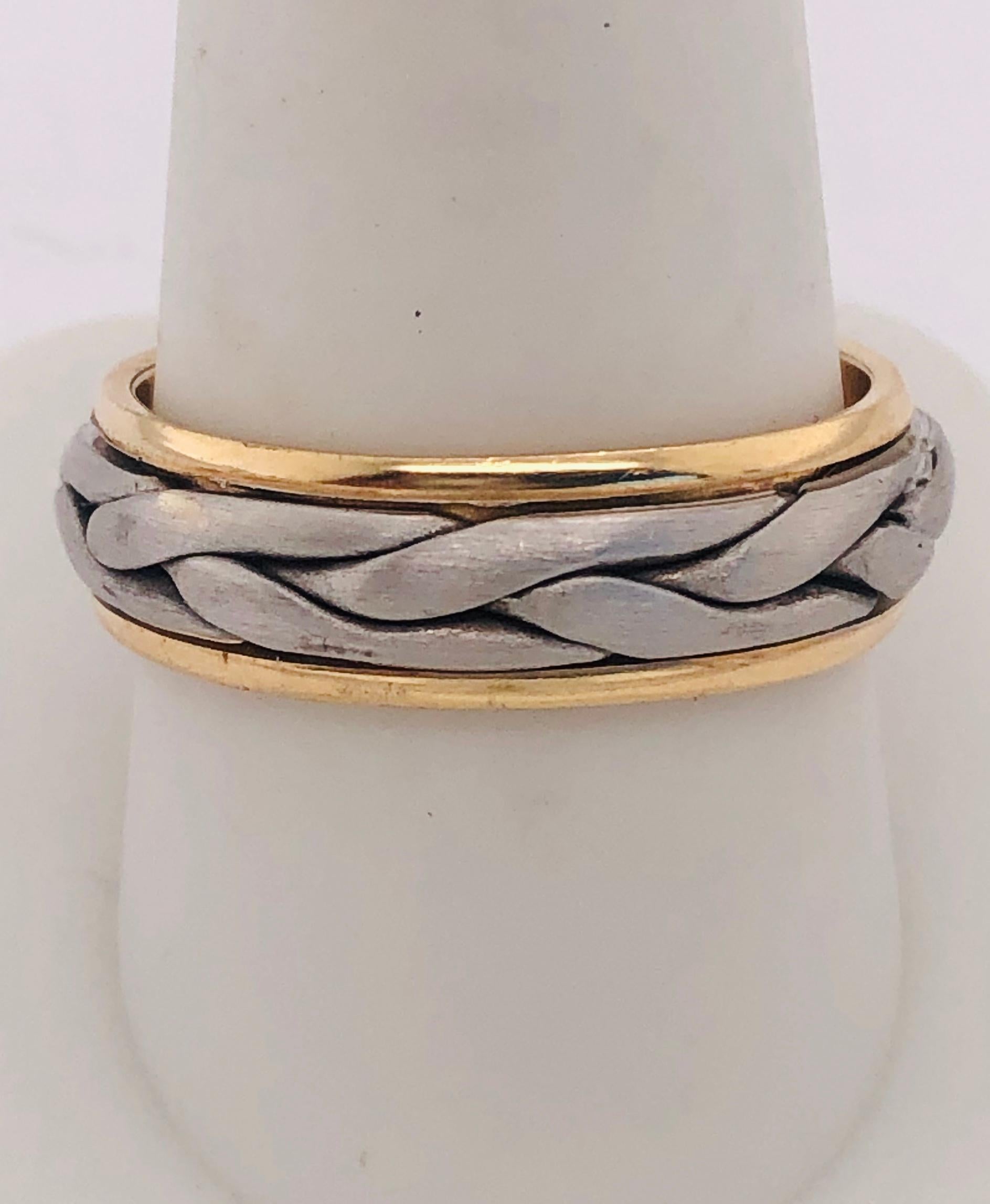 14Kt Braided Two Tone Yellow And White Gold Ring or Wedding Band
8.89 Size,  9.0 grams total weight