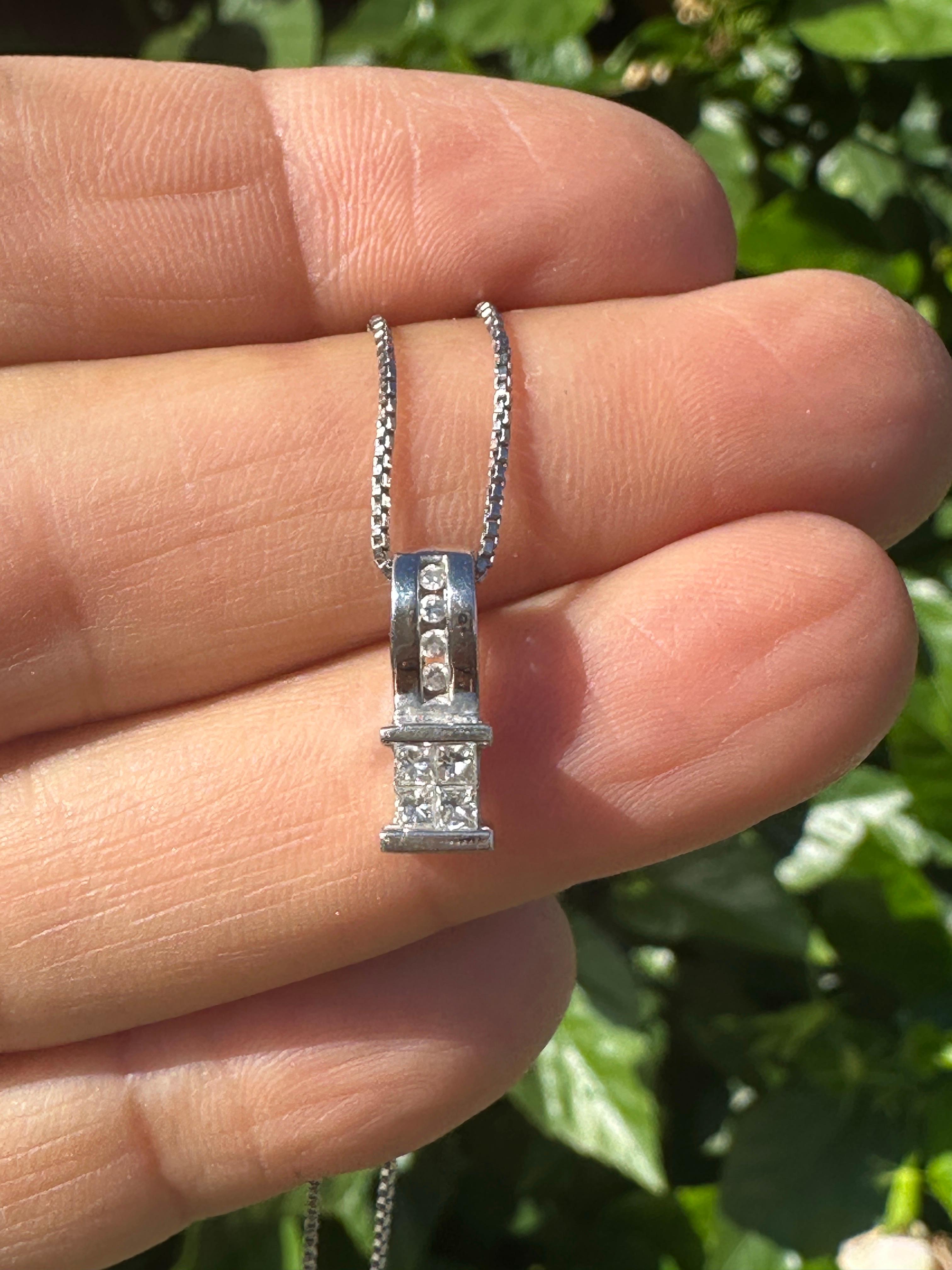da uomo o donna Collana con ciondolo in oro bianco 14kt con diamanti taglio principessa da 1/3 di carati TW in vendita