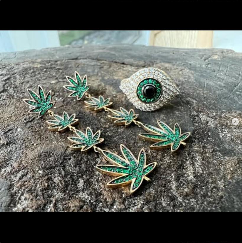 Contemporary 14kt, emerald leaf earrings For Sale