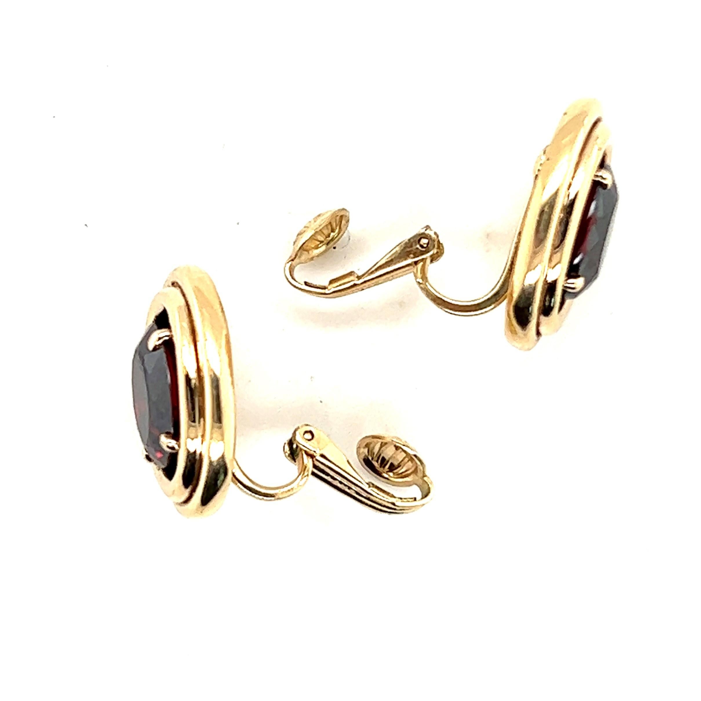 14kt Garnet Clip On Earrings In Good Condition In Towson, MD