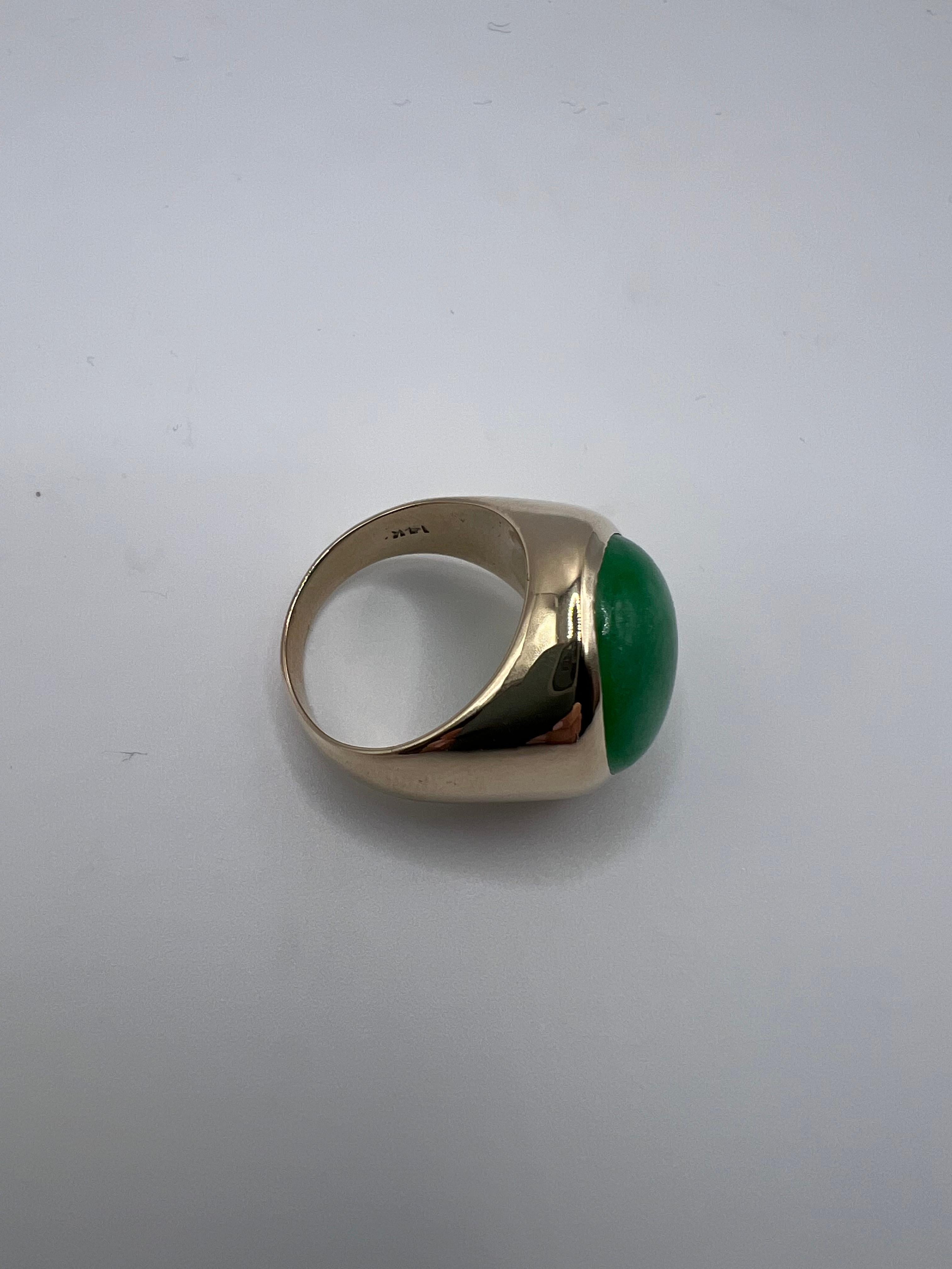 Ring aus 14 Karat Gold und Apfel-Jade (Größe 7) im Zustand „Hervorragend“ im Angebot in New York, NY