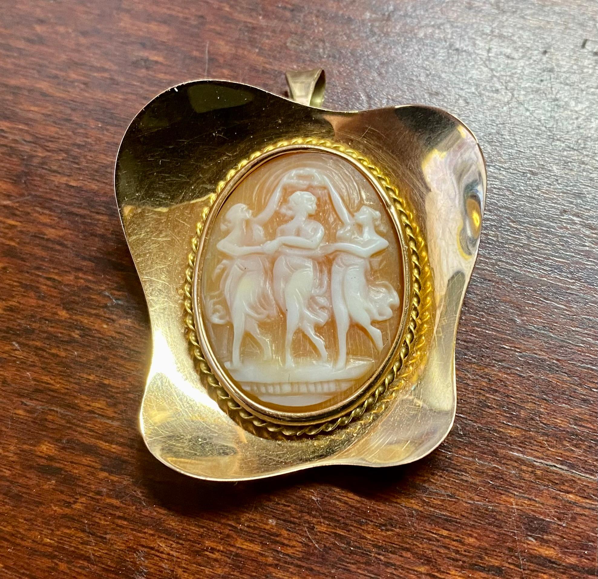 14kt Gold and Cameo Pendant/Brooch 1953
Gold Stamp Helsinki Finland.
Author Unknown.
Well done.
Eva Gyldén made these in Finland at that time
(Finland, year of birth 1885) but I don't know if it was made by him.
6,5g Weight
