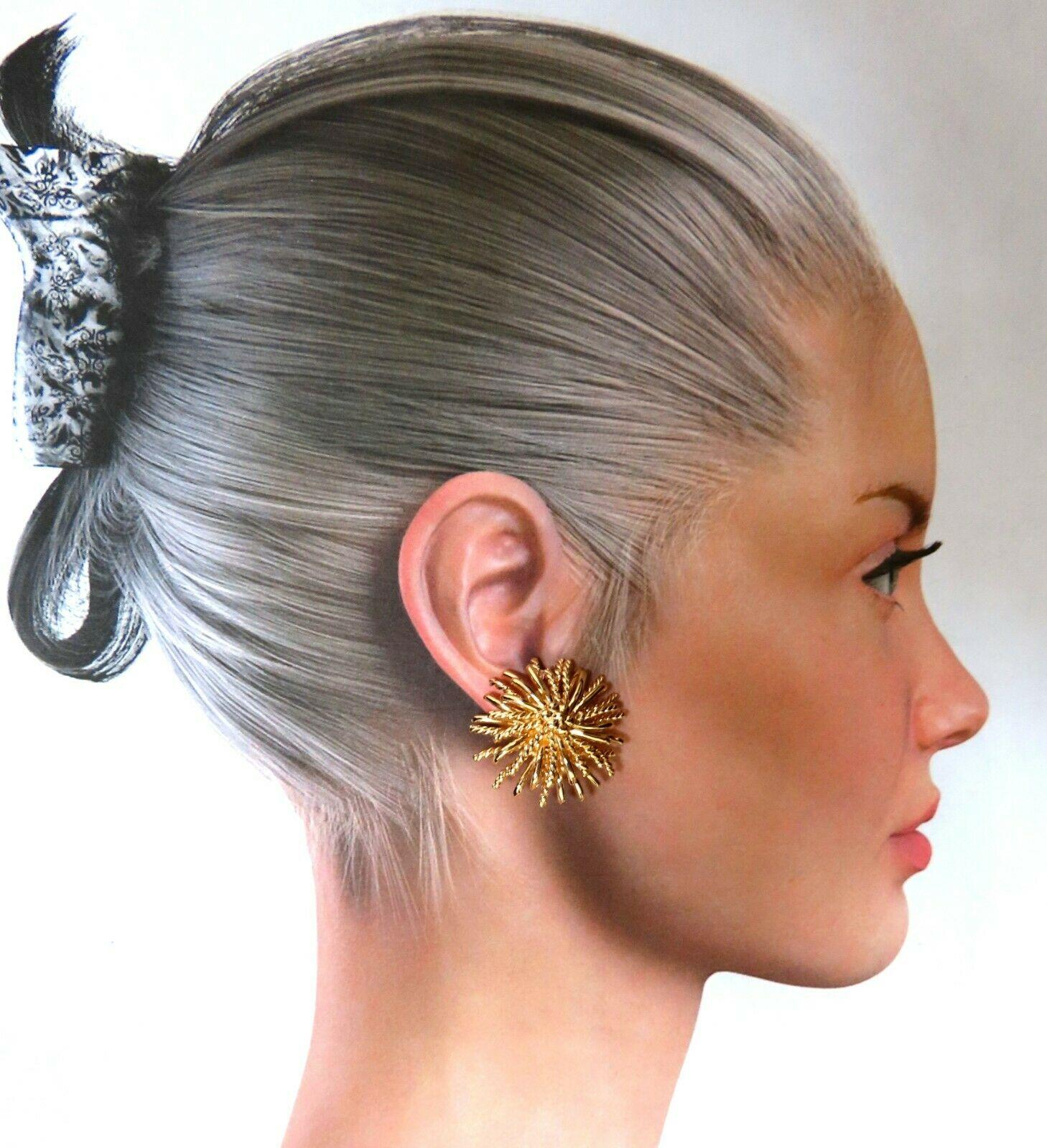 14 Karat Gold Blossoming Daisy 3D Clip Earrings For Sale 1