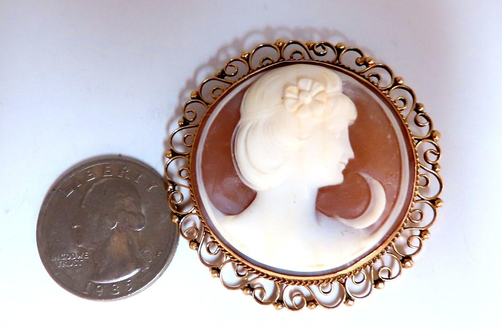 14kt Gold Cameo Gold Pin Circular Moon Crescent In New Condition For Sale In New York, NY