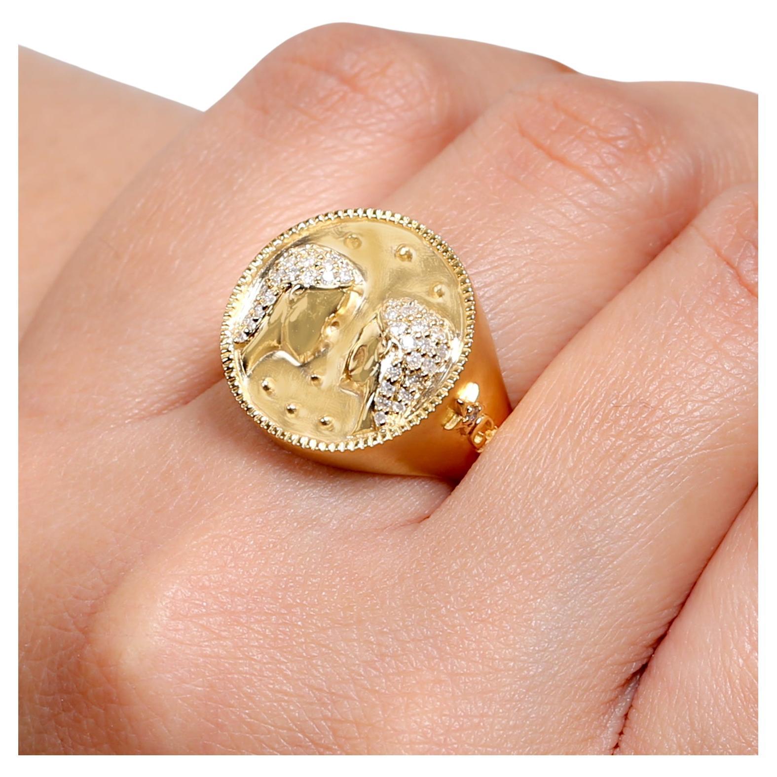 Dieser Ring ist ein Pave-Diamantring, der mit schönen und funkelnden Diamanten besetzt ist. Der Ring hat ein einzigartiges und exquisites Design, das ihn besonders für besondere Anlässe geeignet macht.

14KT:10.622g,
D:0.31ct,