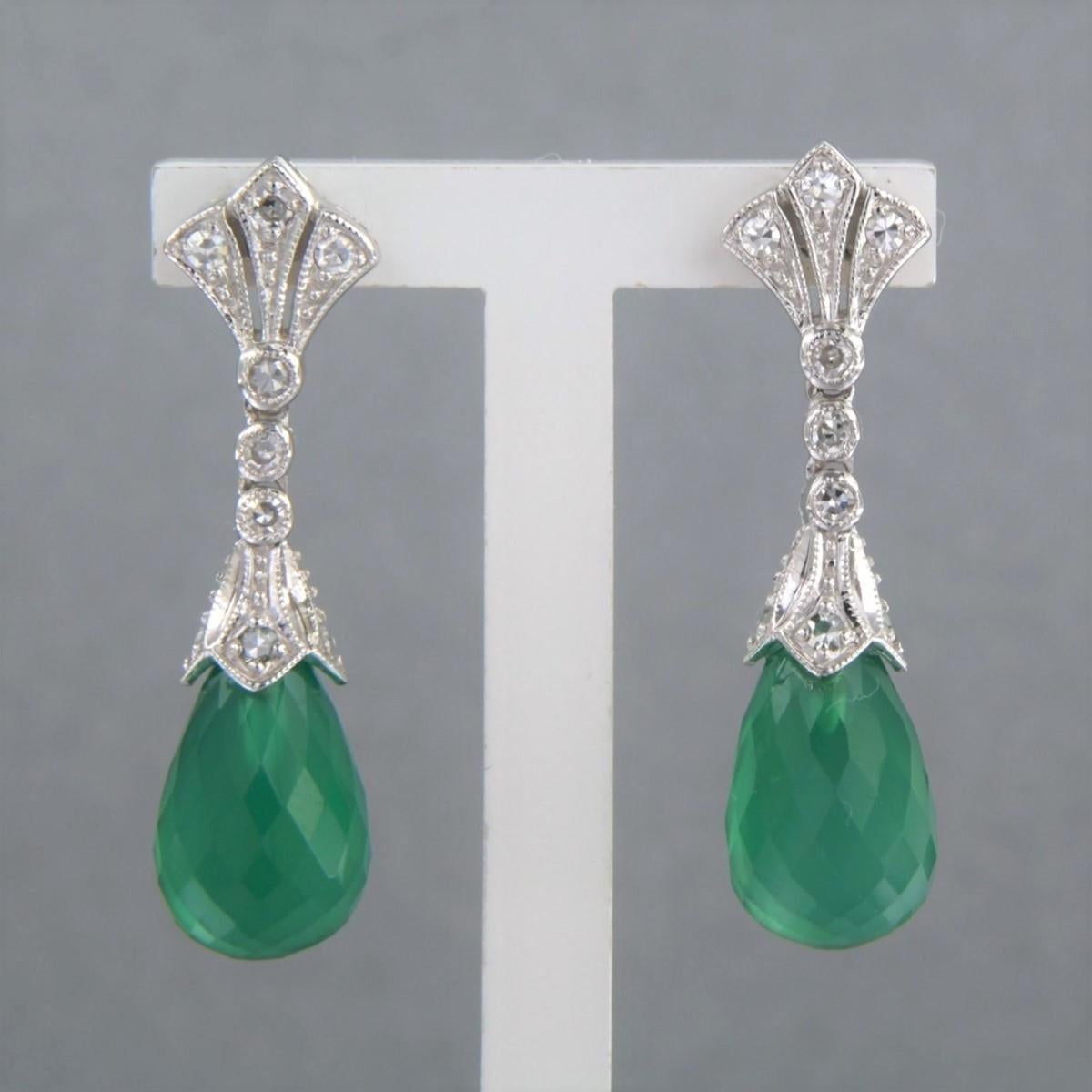 14 kt white gold earrings set with green chalcedony and single cut diamond total 0.34 carat - F/G - VS/SI

detailed description

The earrings are 8.0 mm wide and 3.1 cm high

weight: 5.5 grams

set with :

- 2 x 12.0 mm x 8.0 mm briolette facet cut