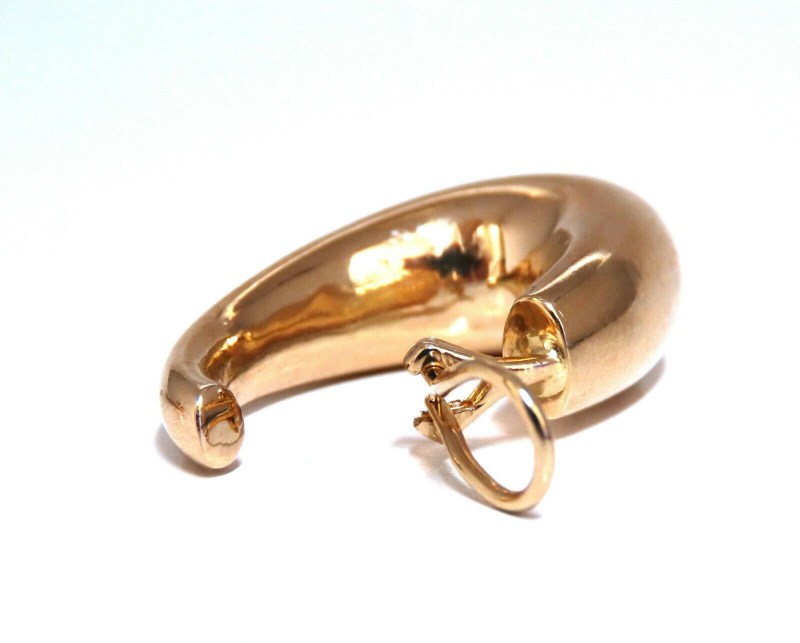 Elongated Tubular Gold Hoop Earrings

Measurements of Earrings:

21mm diameter.

33mm long

10mm wide.

15.8 grams / 14kt. yellow gold

Earrings are gorgeous made