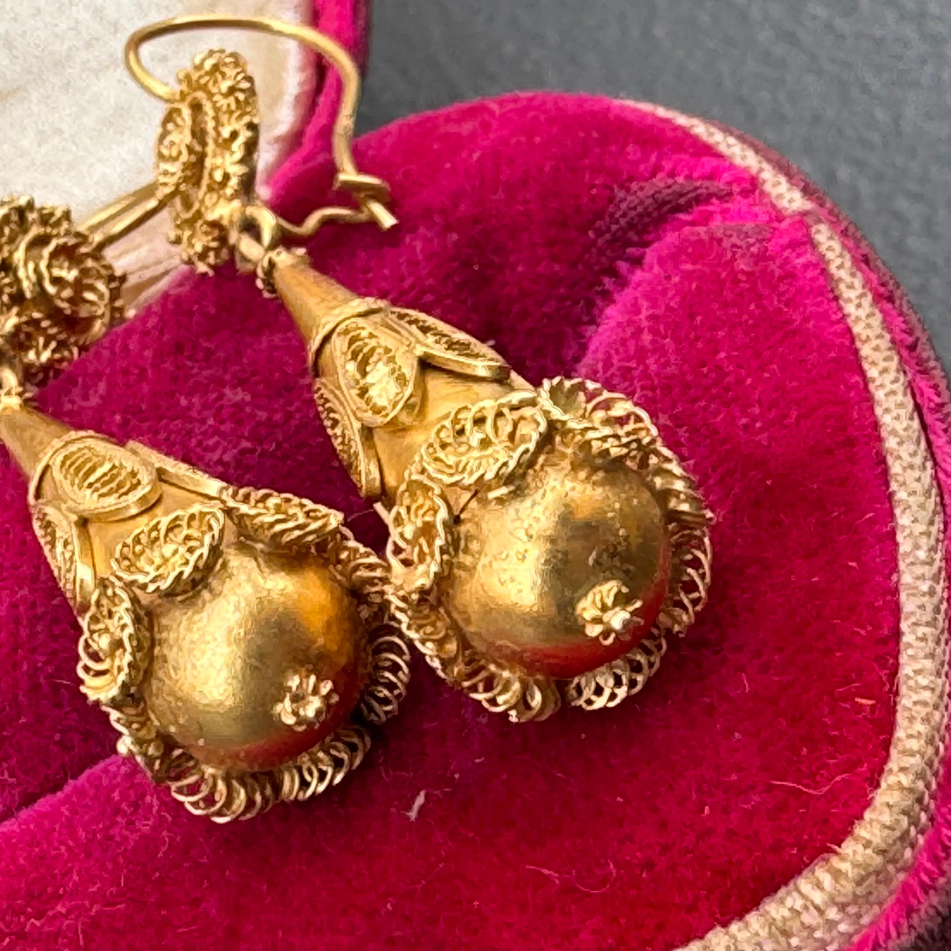 14kt gold filigree Torpedo dangle Earrings For Sale 1