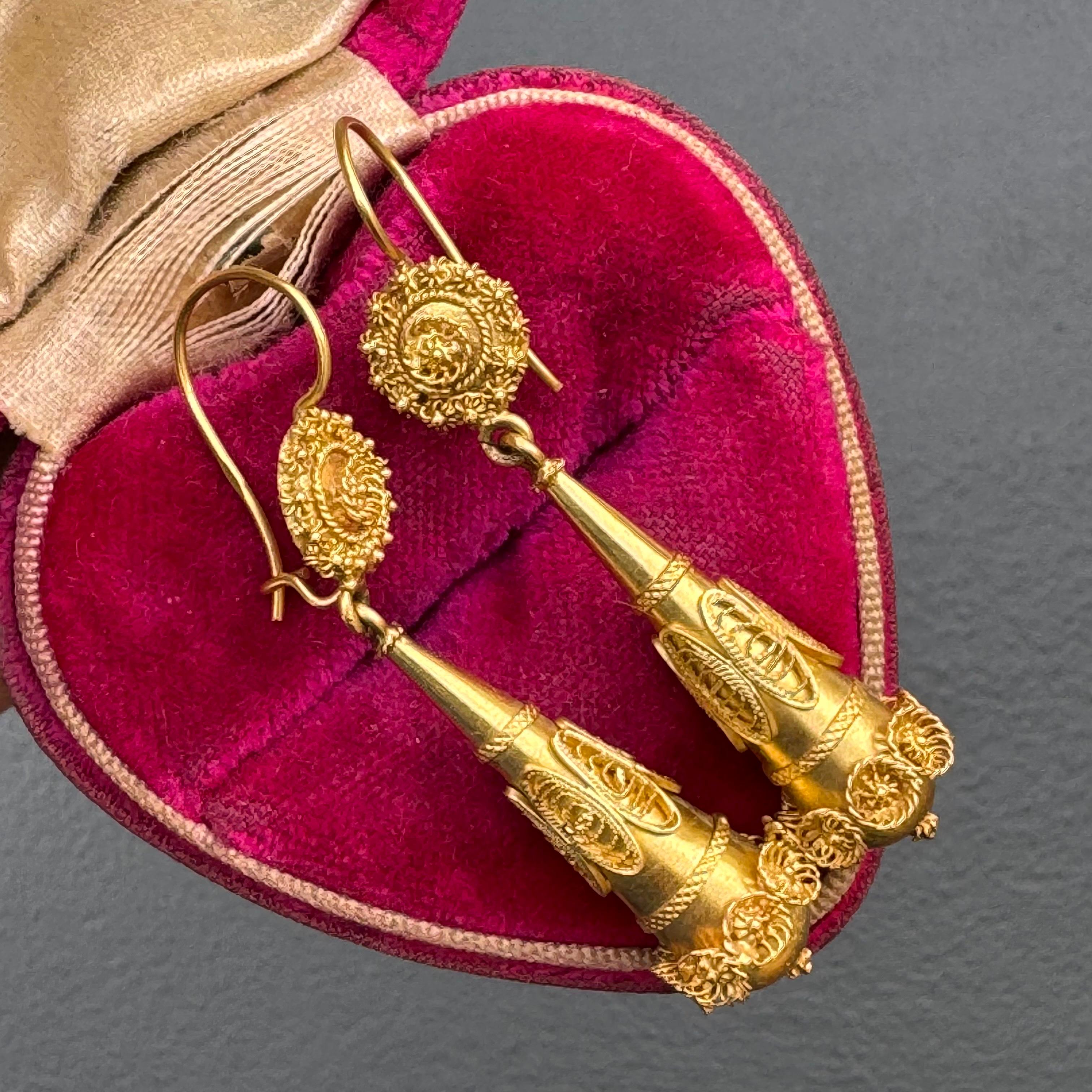 14kt gold filigree Torpedo dangle Earrings For Sale 4