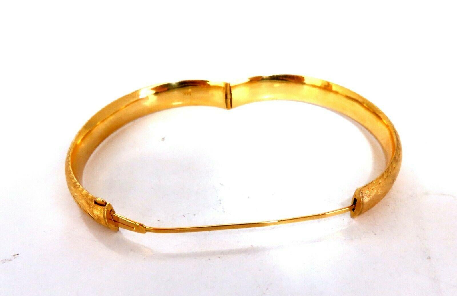 Beautiful Ladies Graver Etching Gilt Deco Bangle 

Slight raised dome

Button release / Snap closure

14kt. yellow gold 

16 Grams.

7 Inches (wearable length)

Bangle measures:
.39 inch wide
.17 inch depth
2.5 inches east to west
2.6 inches north