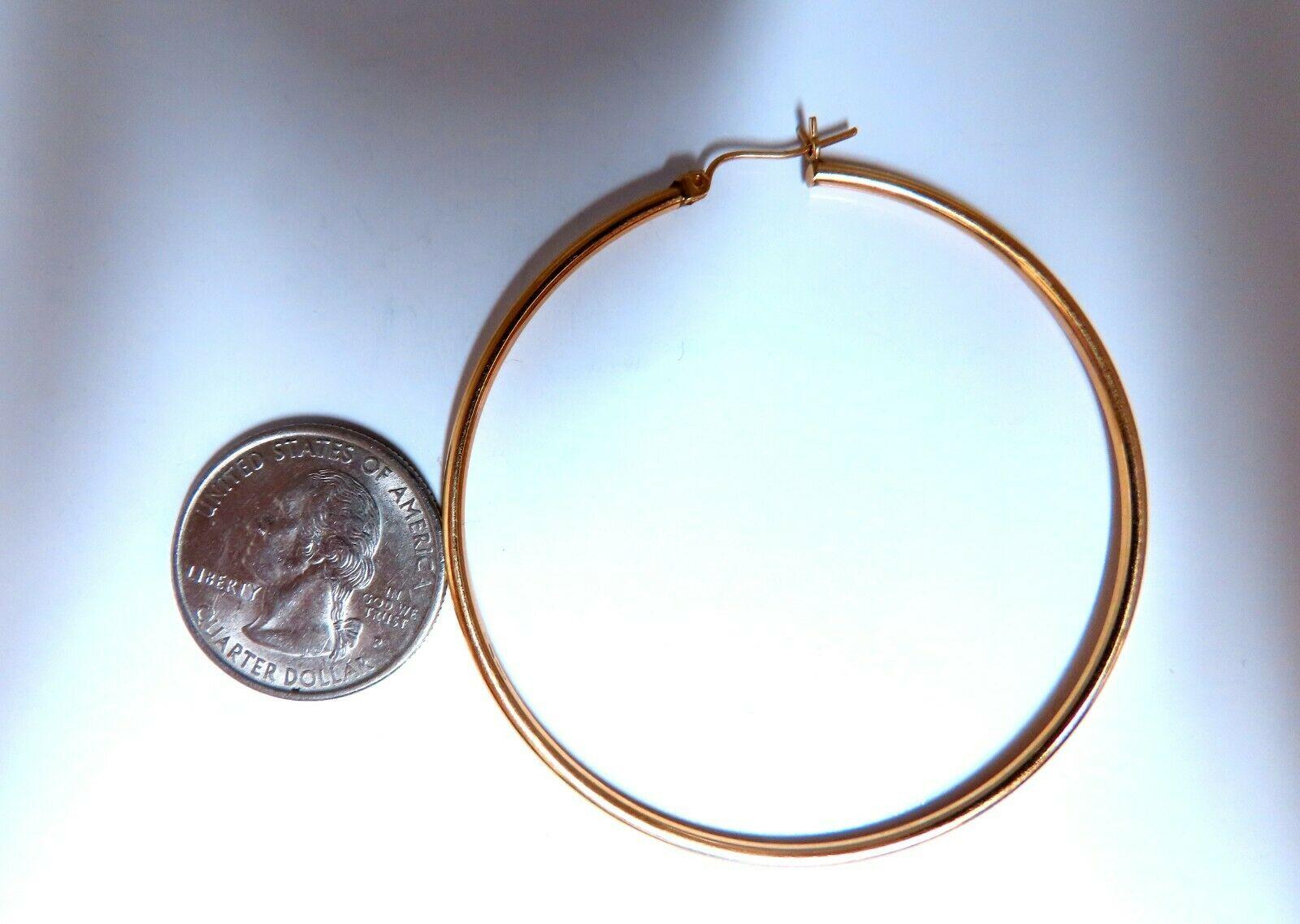 Gold Hoop Earrings

Measurements of Earrings:

2.3 inch wide 

2mm tube

4.4 grams / 14kt. yellow gold

Earrings are gorgeous made