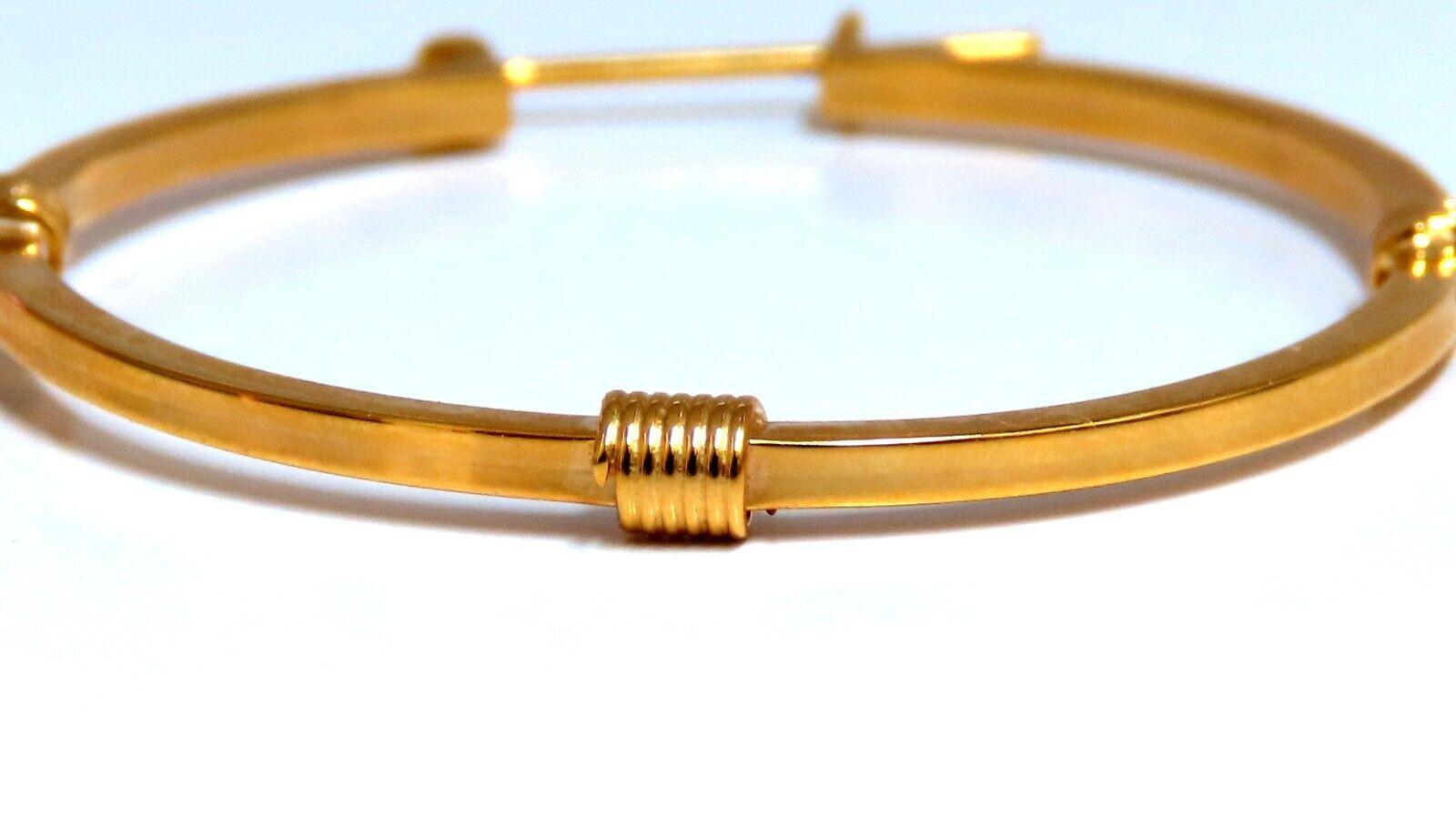 Gold Hoop Earrings

Measurements of Earrings:

36mm diameter 

3mm wide.

3.3 grams / 14kt. yellow gold

Earrings are gorgeous made