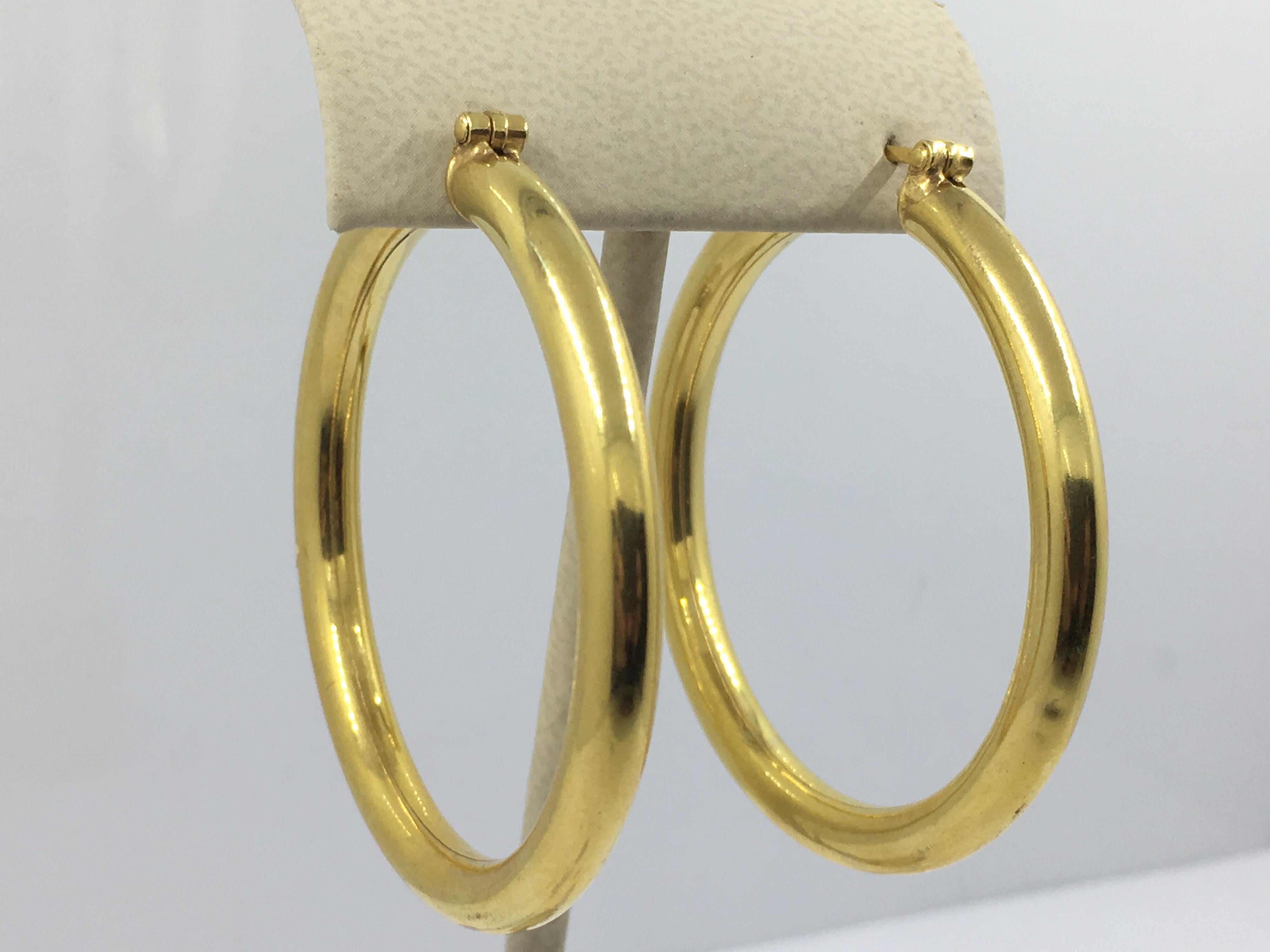 14Kt Yellow Gold Earrings
Plain Hoops 
Made in Italy
11.1 grams