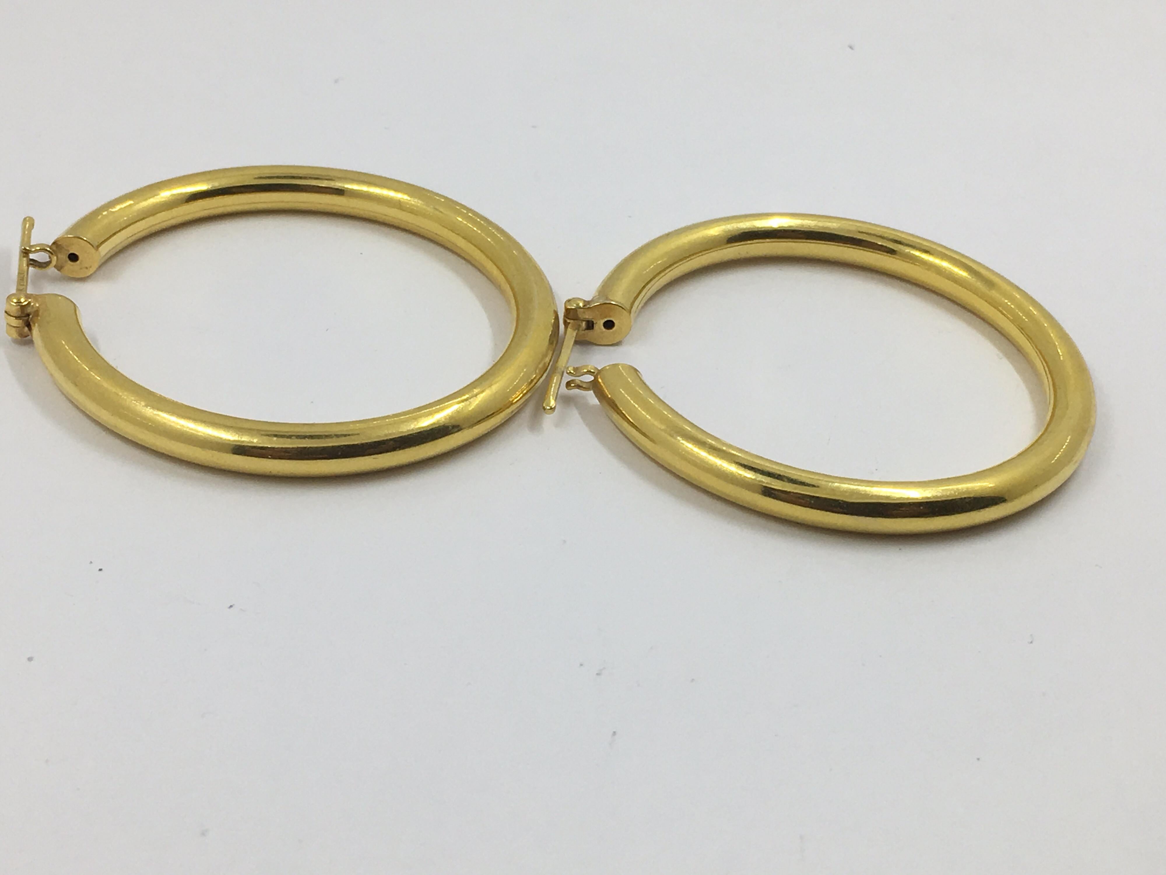 14 Karat Gold Hoop Earrings In New Condition In Wilmington, DE