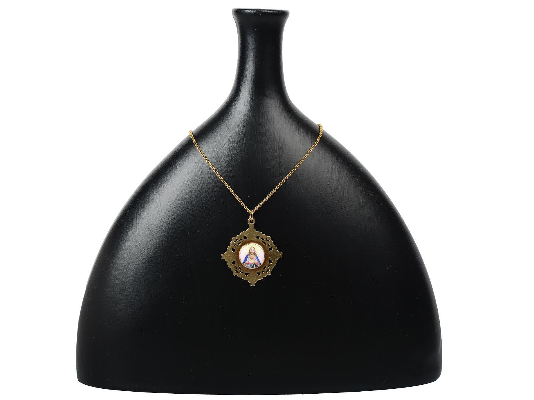 14kt Gold Pendant of Mary and Jesus c. 1940 For Sale 2