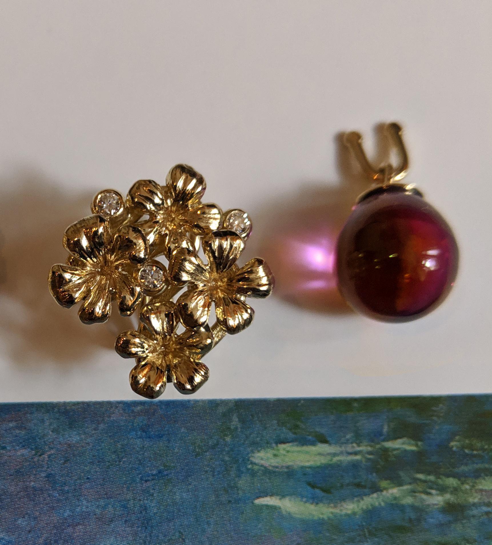 Fourteen Karat Gold Plum Flowers Contemporary Earrings with Diamonds and Garnet For Sale 1