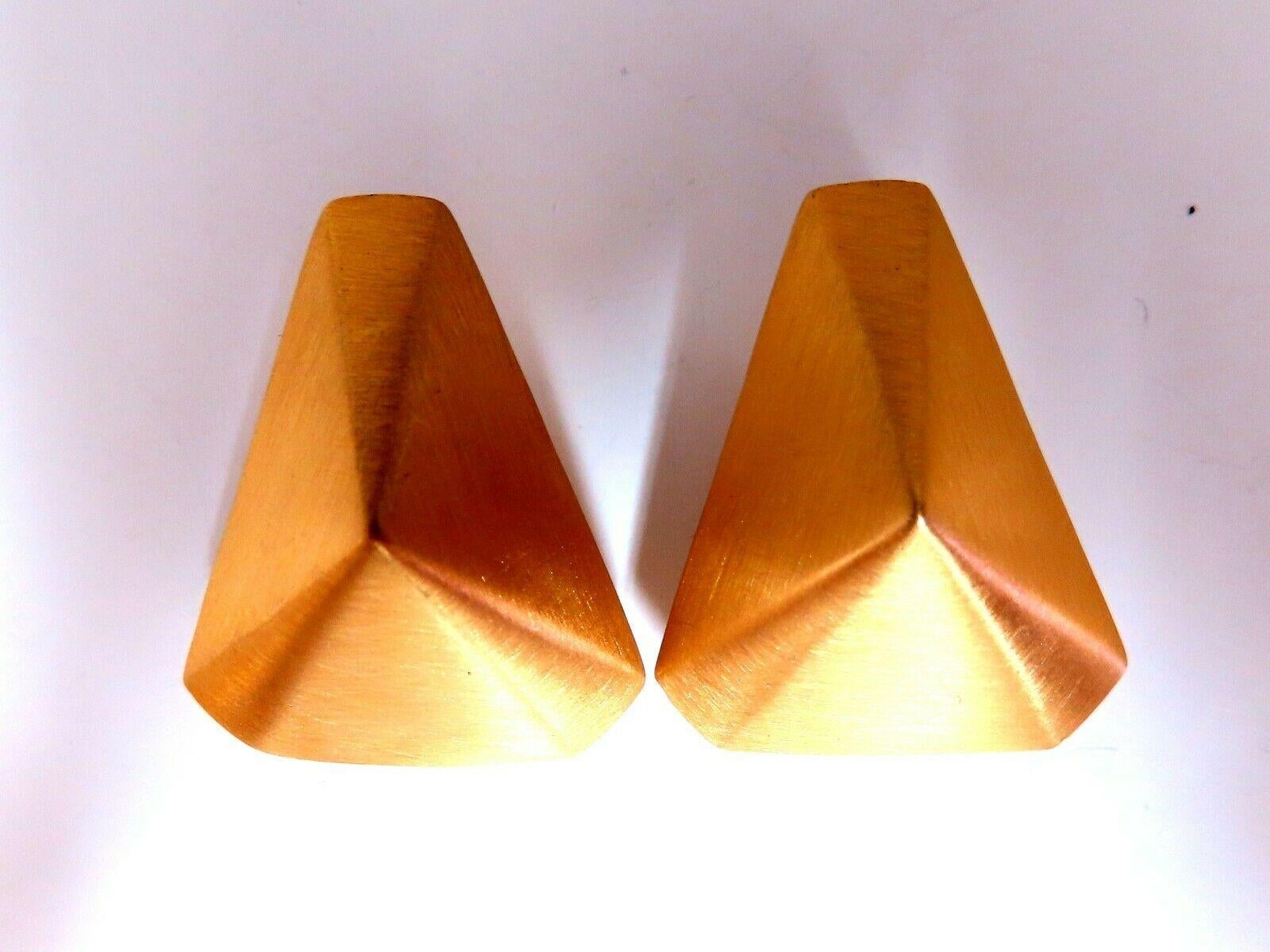 14 Karat Gold Raised Modified Pyramid Clip Earrings Brushed Matte For Sale 1