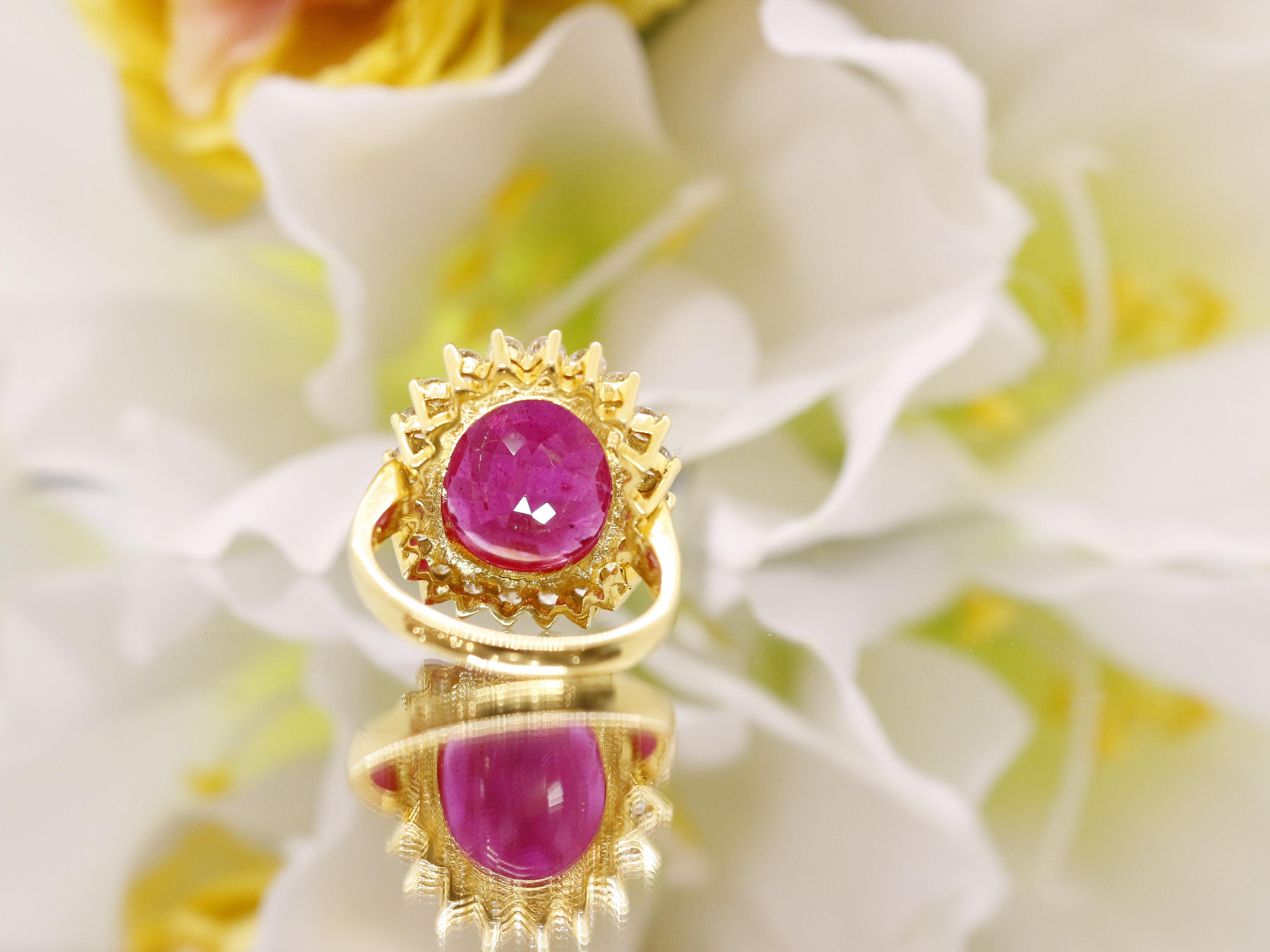 14Kt Gold Ruby Ring: Stunning 15 Ct Ruby Diamond Halo Ring  In New Condition For Sale In Fukuoka City, Fukuoka