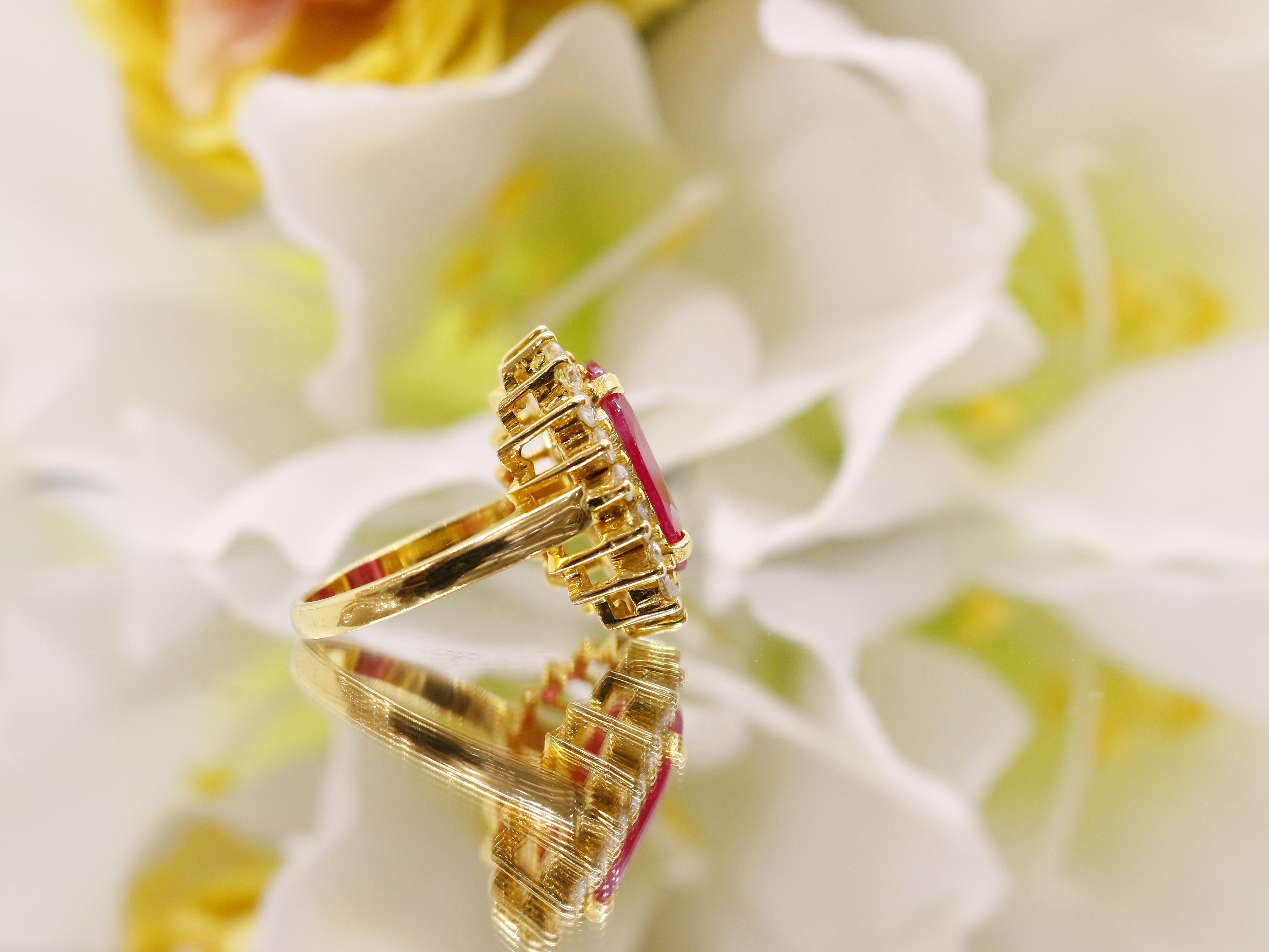 Bague en or 14 carats : étonnante bague halo de diamants et rubis 15 carats  Pour femmes en vente