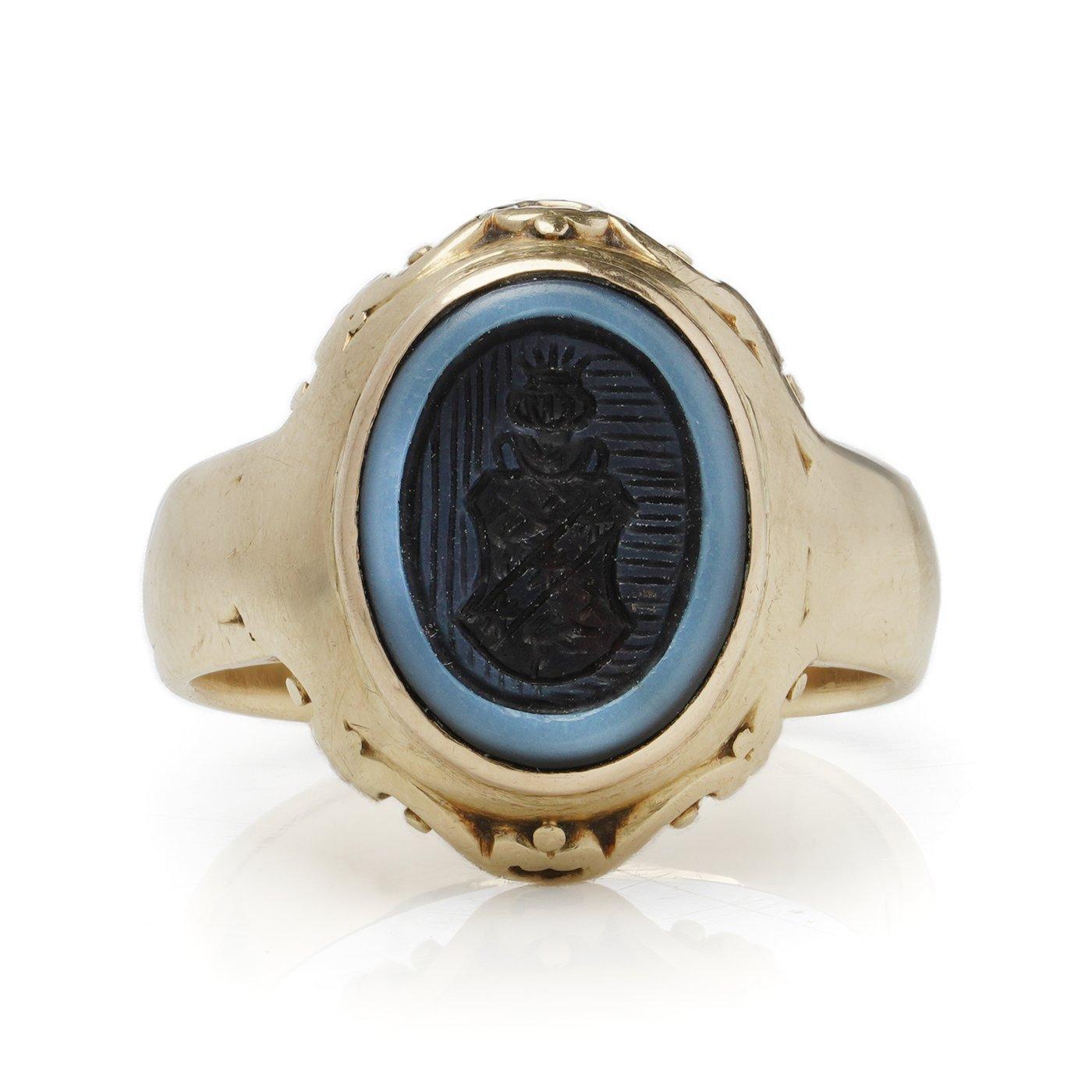 Anello con sigillo in sardonica d'oro 14kt con stemma di famiglia inciso in vendita 2