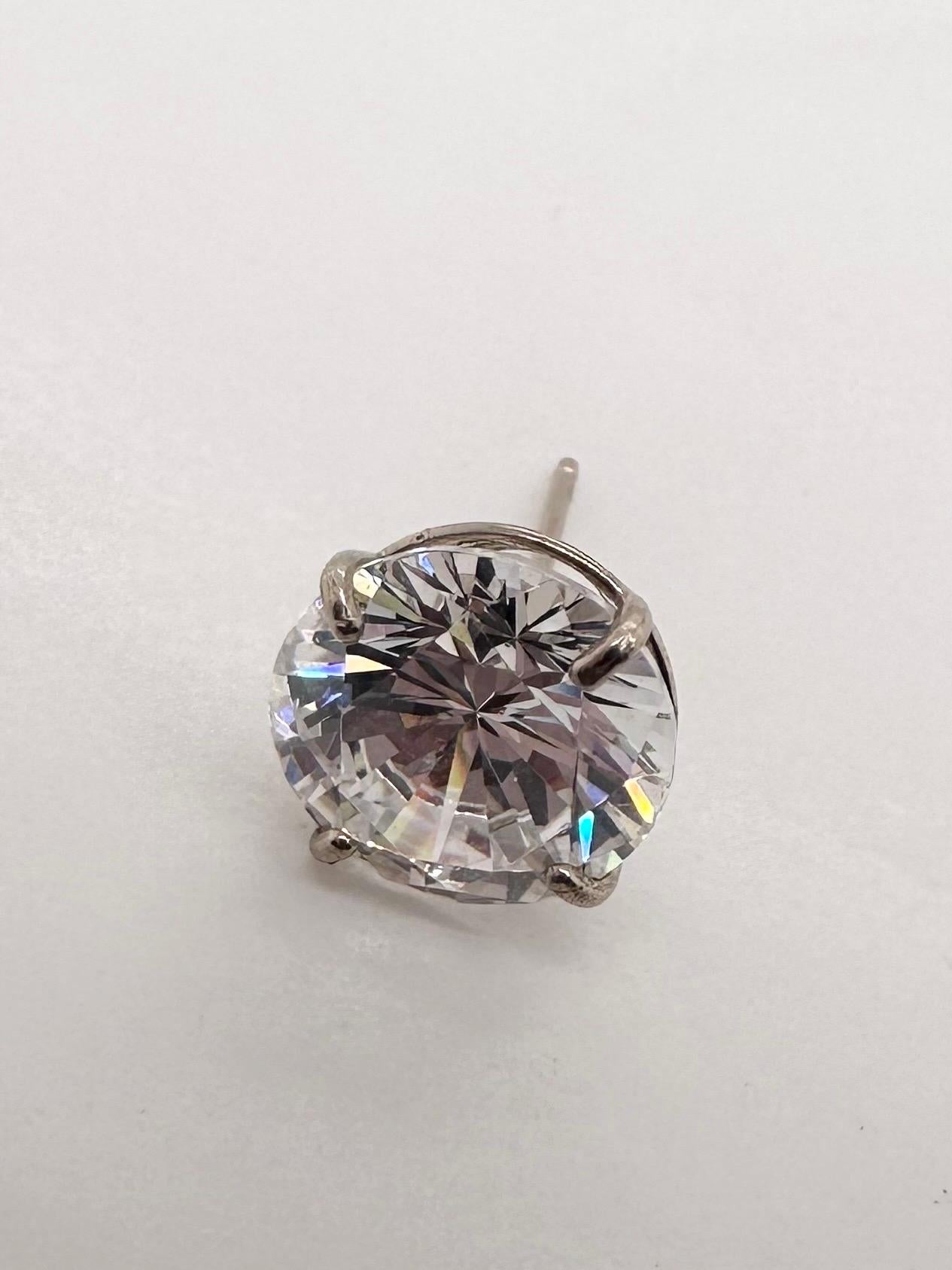 Single earring in 14KT white gold with a cubic, great for those that have one hole or for the second hole! 

Certificate of authenticity comes with purchase

ABOUT US
We are a family-owned business. Our studio in located in the heart of Boca Raton