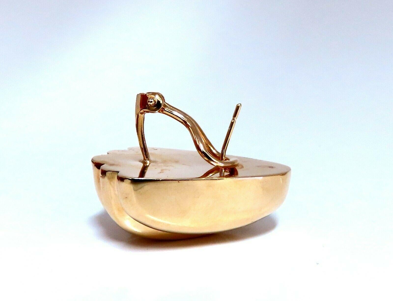 Strukturierte Ikonische Clip-Ohrringe aus 18 Karat Gold von Omega für Damen oder Herren im Angebot