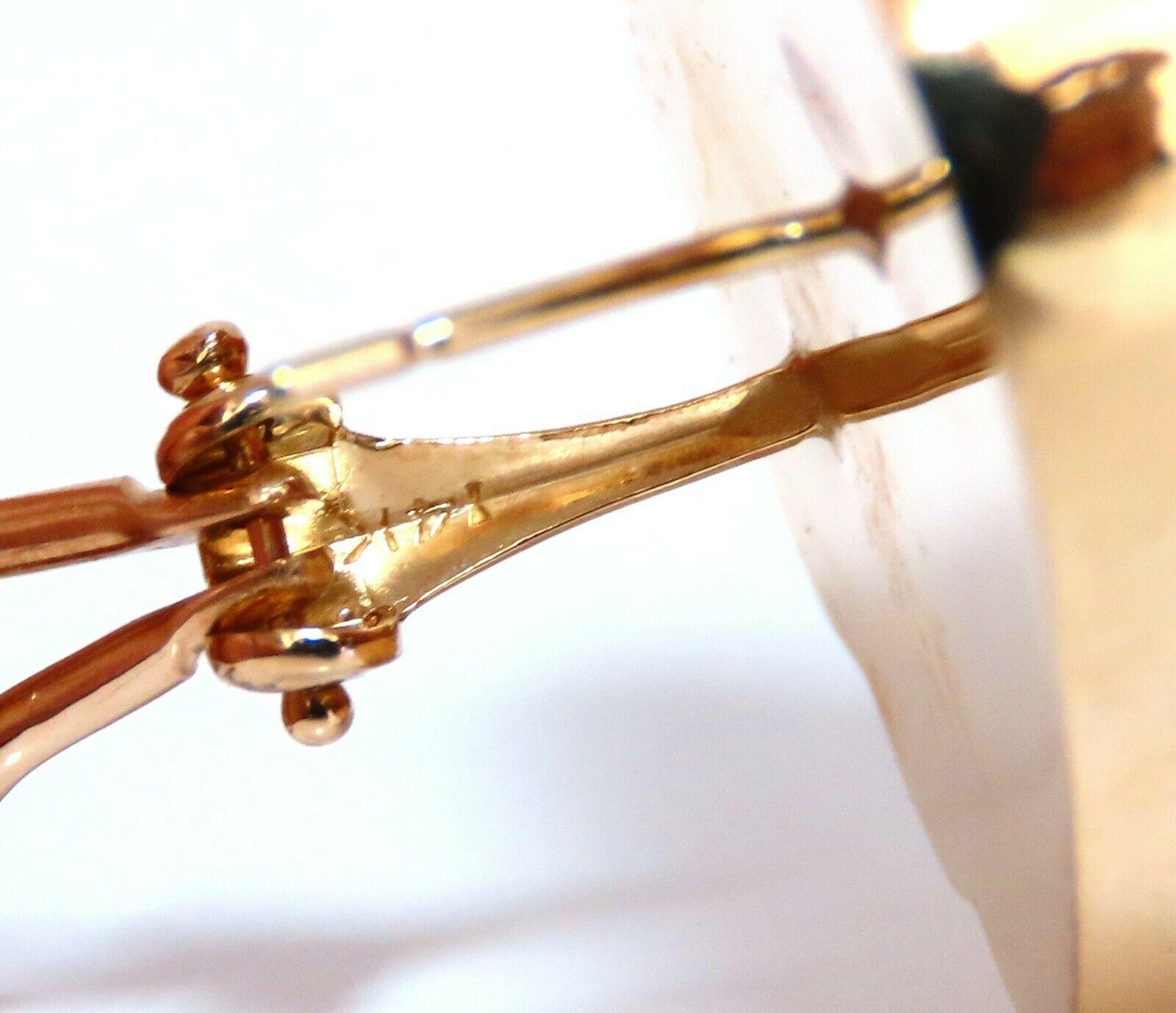 Strukturierte Ikonische Clip-Ohrringe aus 18 Karat Gold von Omega im Angebot 1
