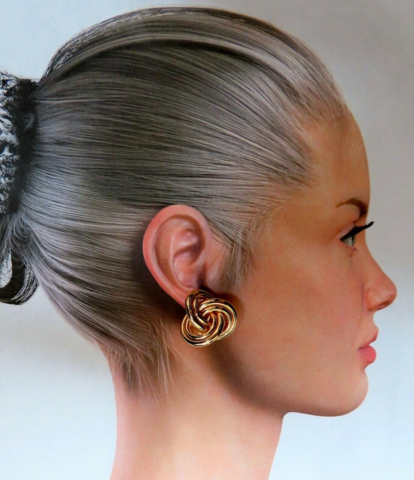 14 Karat Gold Textured Interlocking Tri Tubular Clip Earrings For Sale 2